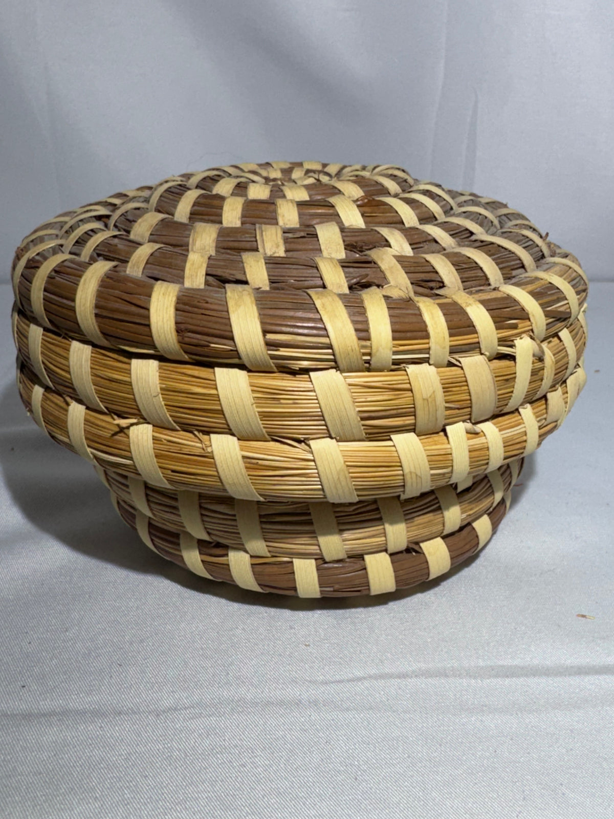 Handcrafted Gullah Sweetgrass/Pine Needle Basket with Lid –Helen Burns Charleston, SC