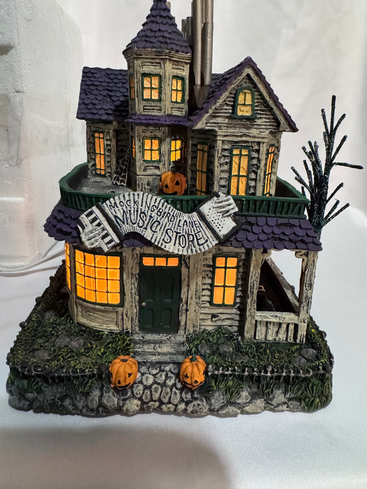 Hawthorne Village The Munsters Mockingbird Lane Music Store – A0201 – Halloween Village