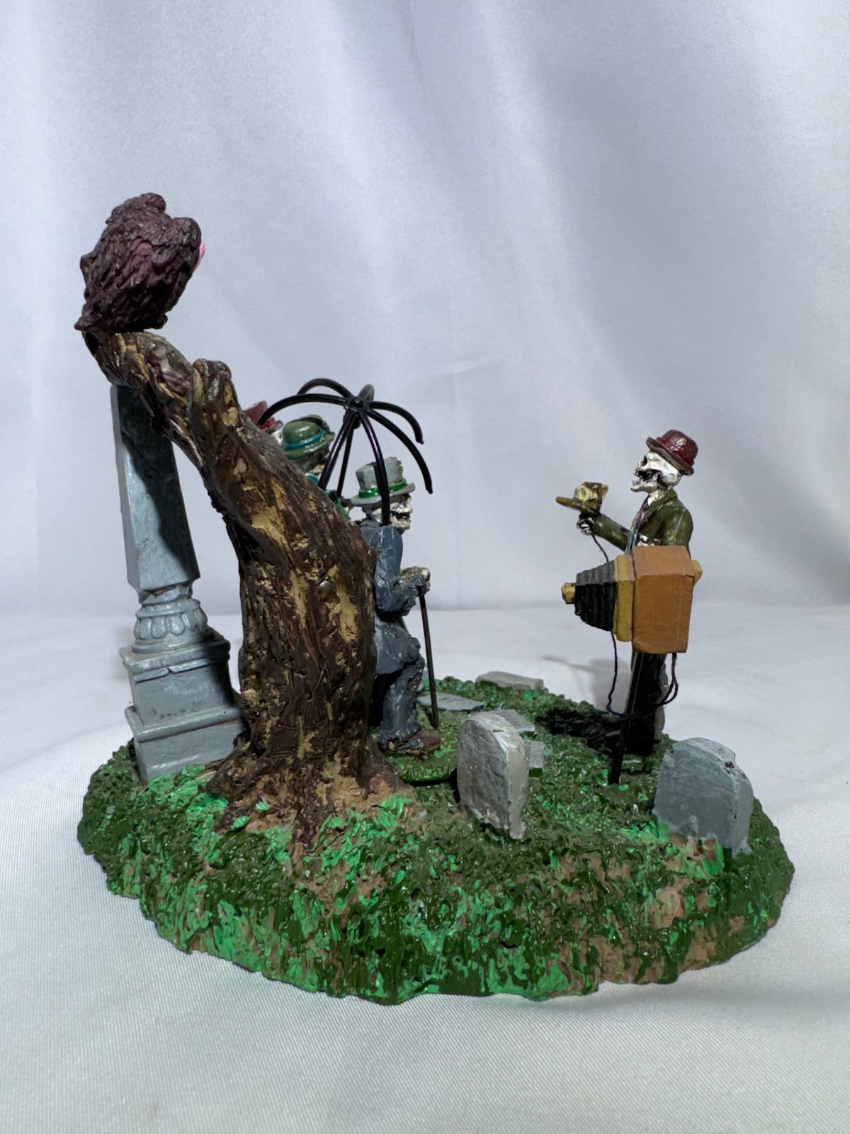 Lemax Spooky Town “Funeral Photo” Figurine Set #93713 – 2009 Retired Halloween