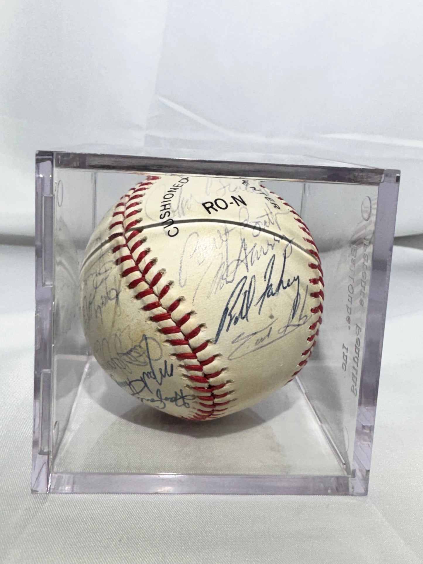 Official National League Baseball – 1990 San Francisco Giants – Multiple Autographs