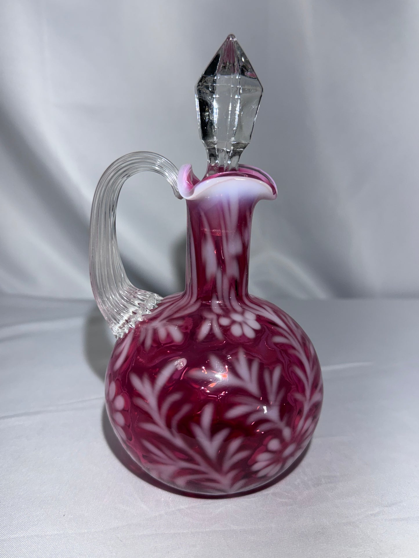 Vintage Cranberry Opalescent “Daisy & Fern” Glass Cruet – Ruffled Top & Faceted Stopper