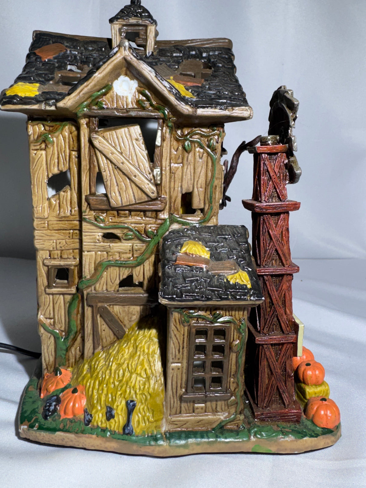 Lemax Spooky Town Creepy Barn #55222 — Retired 2005 Halloween Village Building