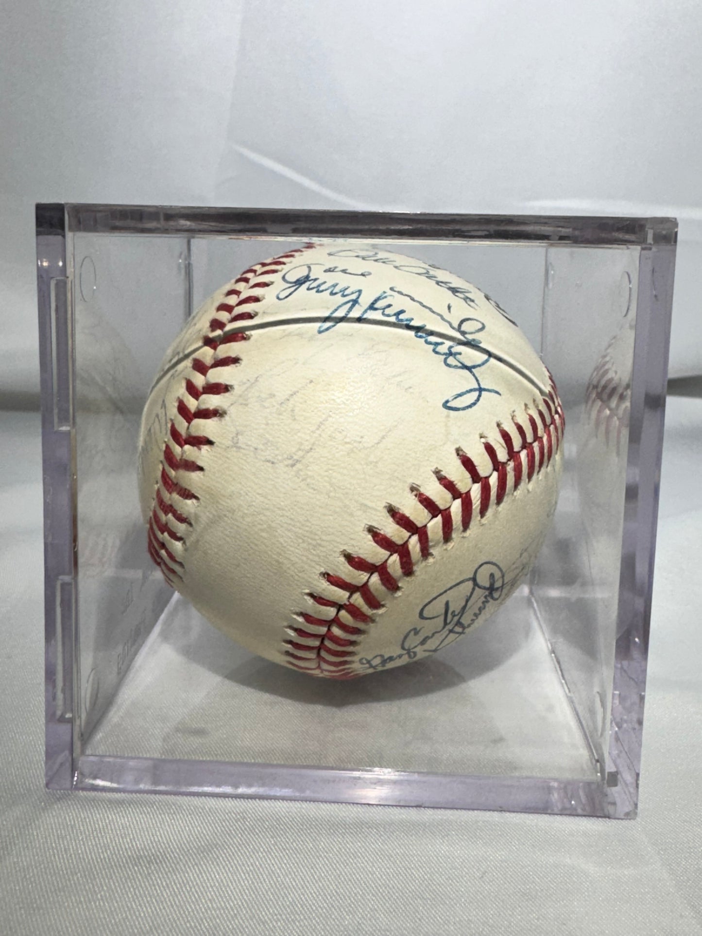 Official National League Baseball – 1990 San Francisco Giants – Multiple Autographs
