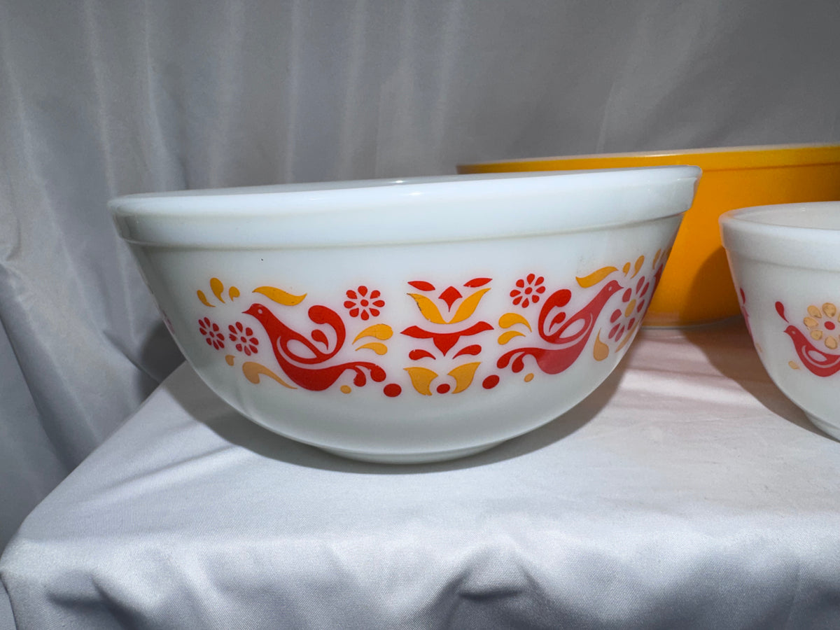 Vintage Pyrex Friendship Mixing Bowl Set of 4 401 402 403 404 Red Orange Roosters