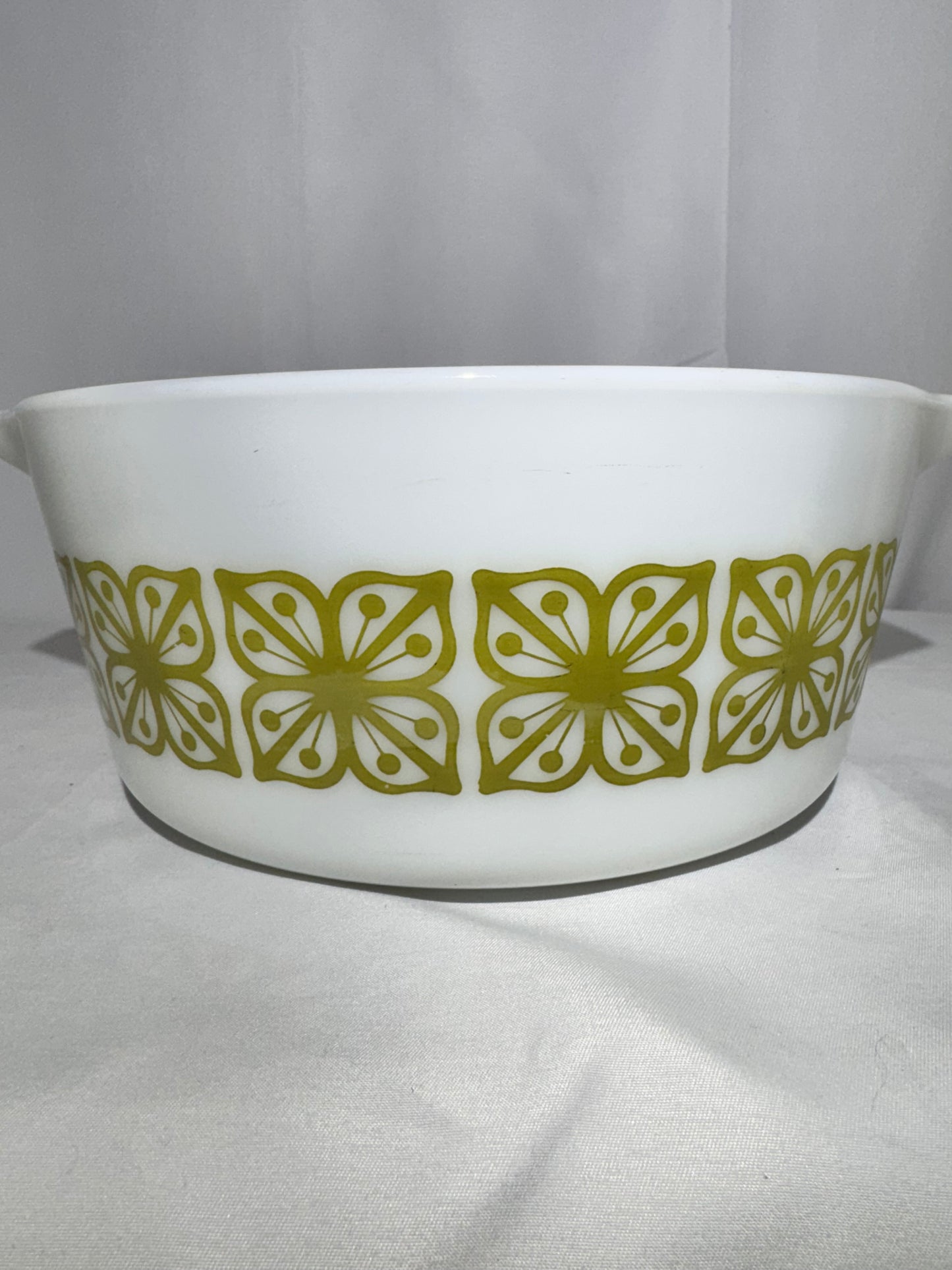yrex 475B – 2.5 Quart casserole dish – Verde Square Flower