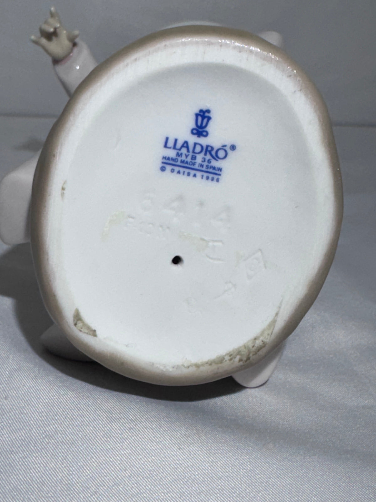 Lladró Hello Friend! #6414 Porcelain Figurine – Salvador Debón – Damaged