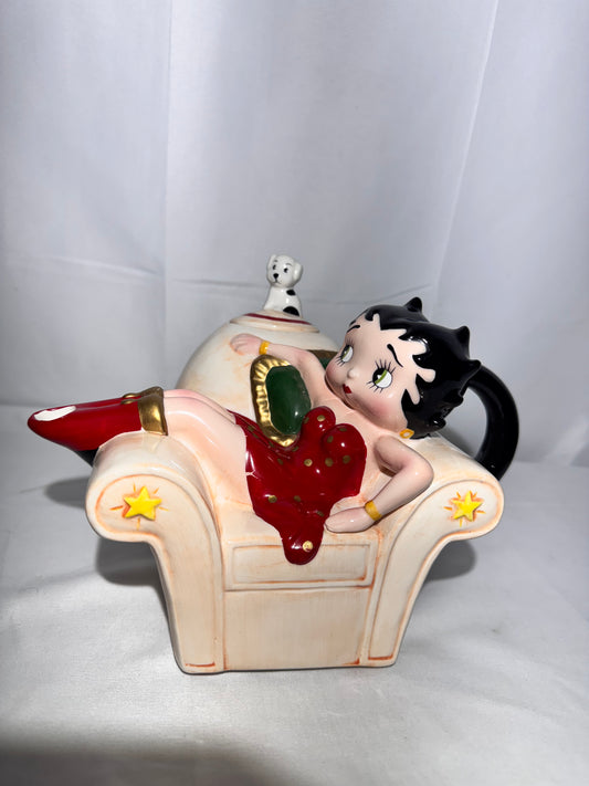 Betty Boop Teapot – Vandor 1995 – Betty Lounging in Sofa Chair with Pudgy – Vintage Collectible