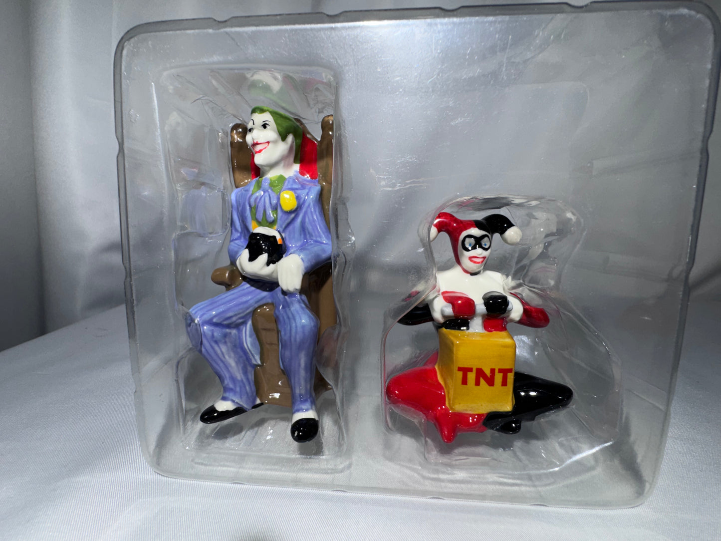 Vintage 2019 Enesco DC Comics Joker & Harley Quinn Salt & Pepper Shaker Set – Original Box