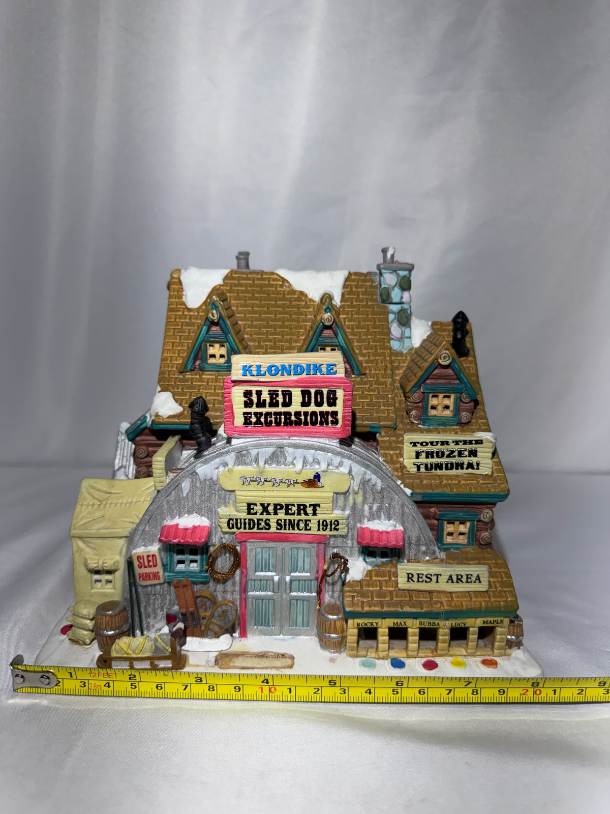 Lemax Klondike Sled Dog Excursions #95844 – 2009 Retired Christmas Village Lighted Building- read