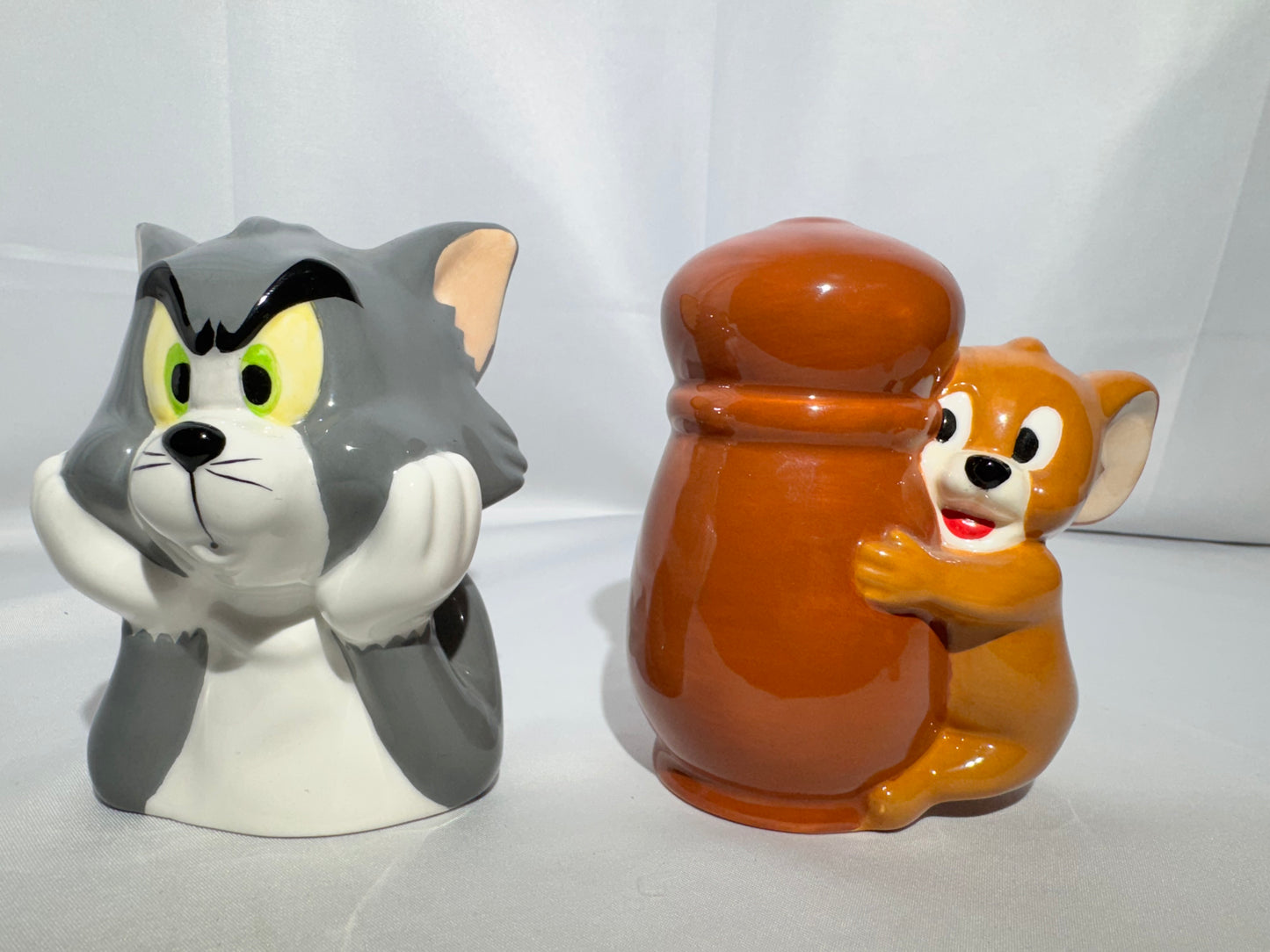 Vintage Tom and Jerry Salt & Pepper Shaker Set – 2001 Hanna-Barbera – Original Stoppers
