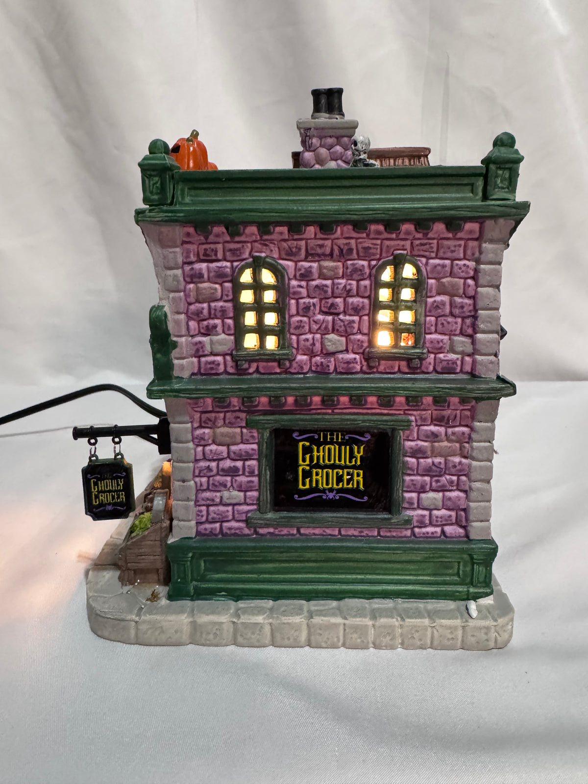 Lemax Spooky Town Ghouly Grocer #95458 – 2019 – Lighted Porcelain Building – Original Box