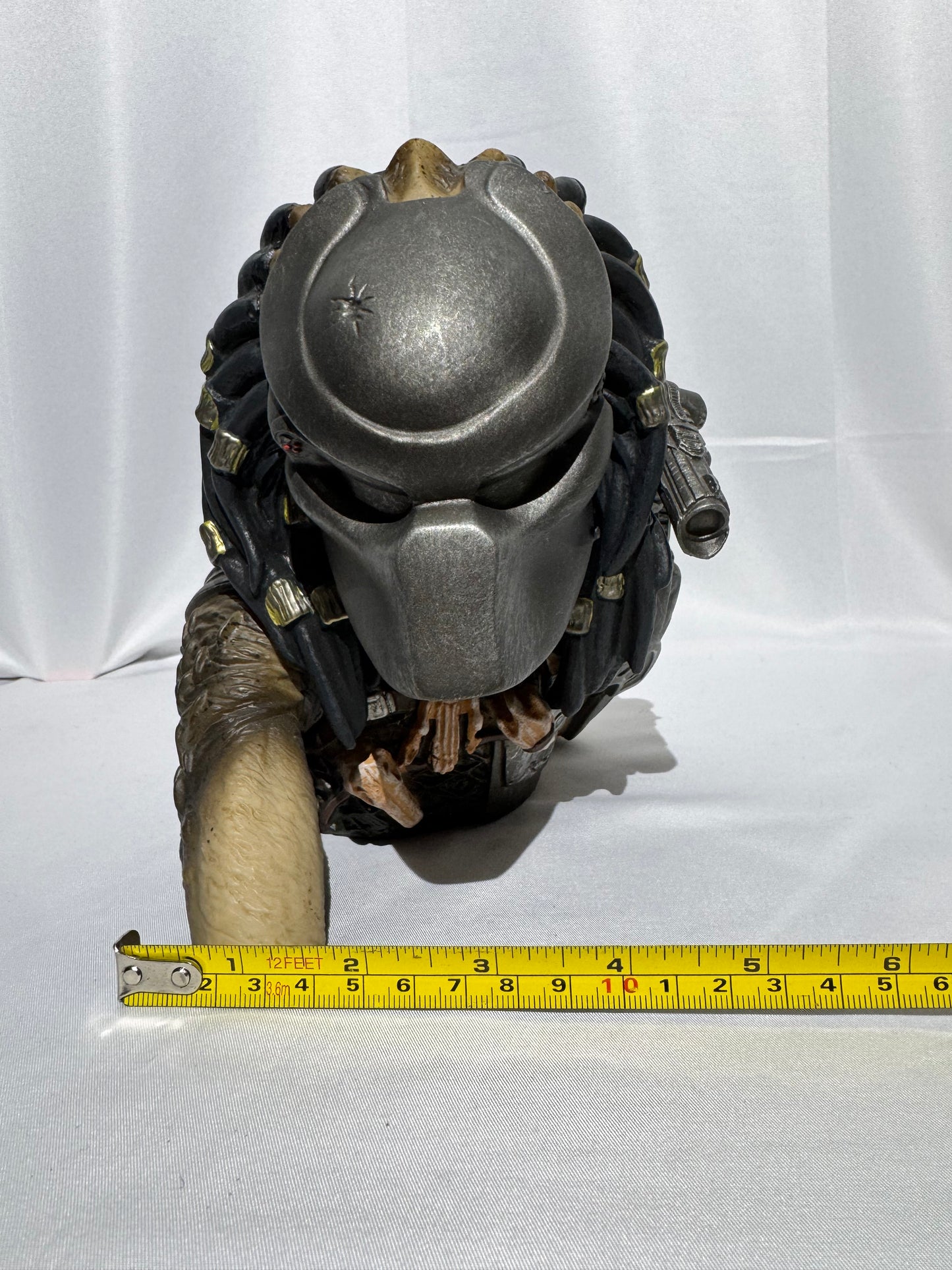 Masked Predator Bust Bank – Diamond Select Toys (2016)