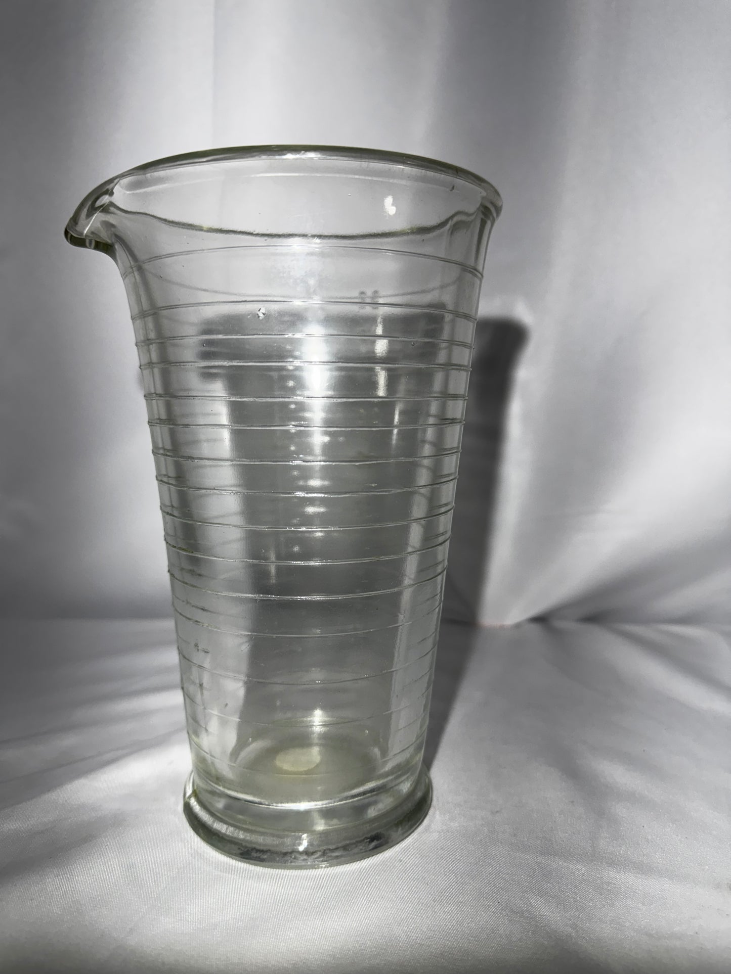 Vintage 32oz Glass Measuring Beaker Weighted Base Pour Spout Darkroom Lab