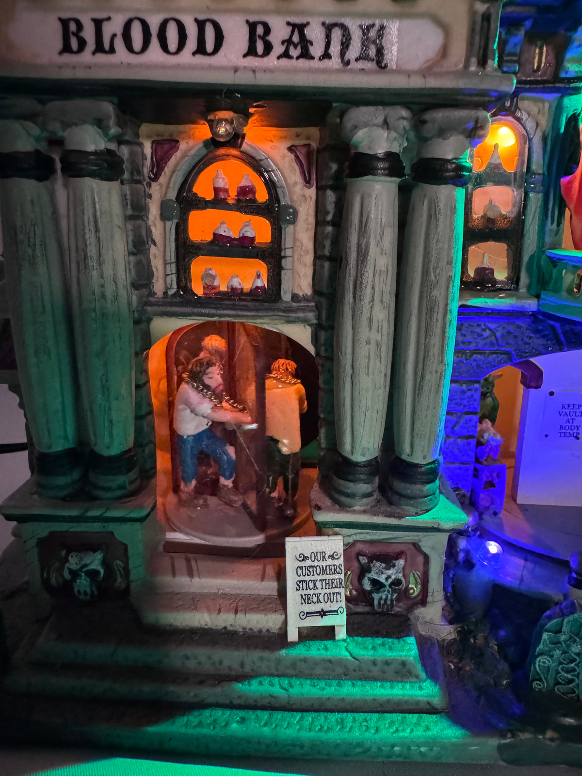 Lemax Spooky Town The Blood Bank #55239 – Retired 2005 – Animated & Lighted