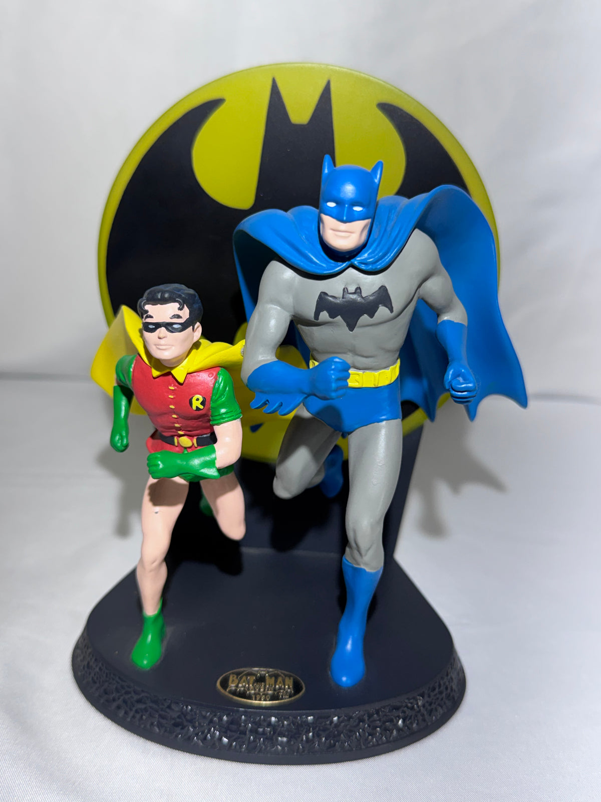 1996 Hallmark DC Super Heroes Golden Age Batman & Robin “The Dynamic Duo” Statue – Original Box