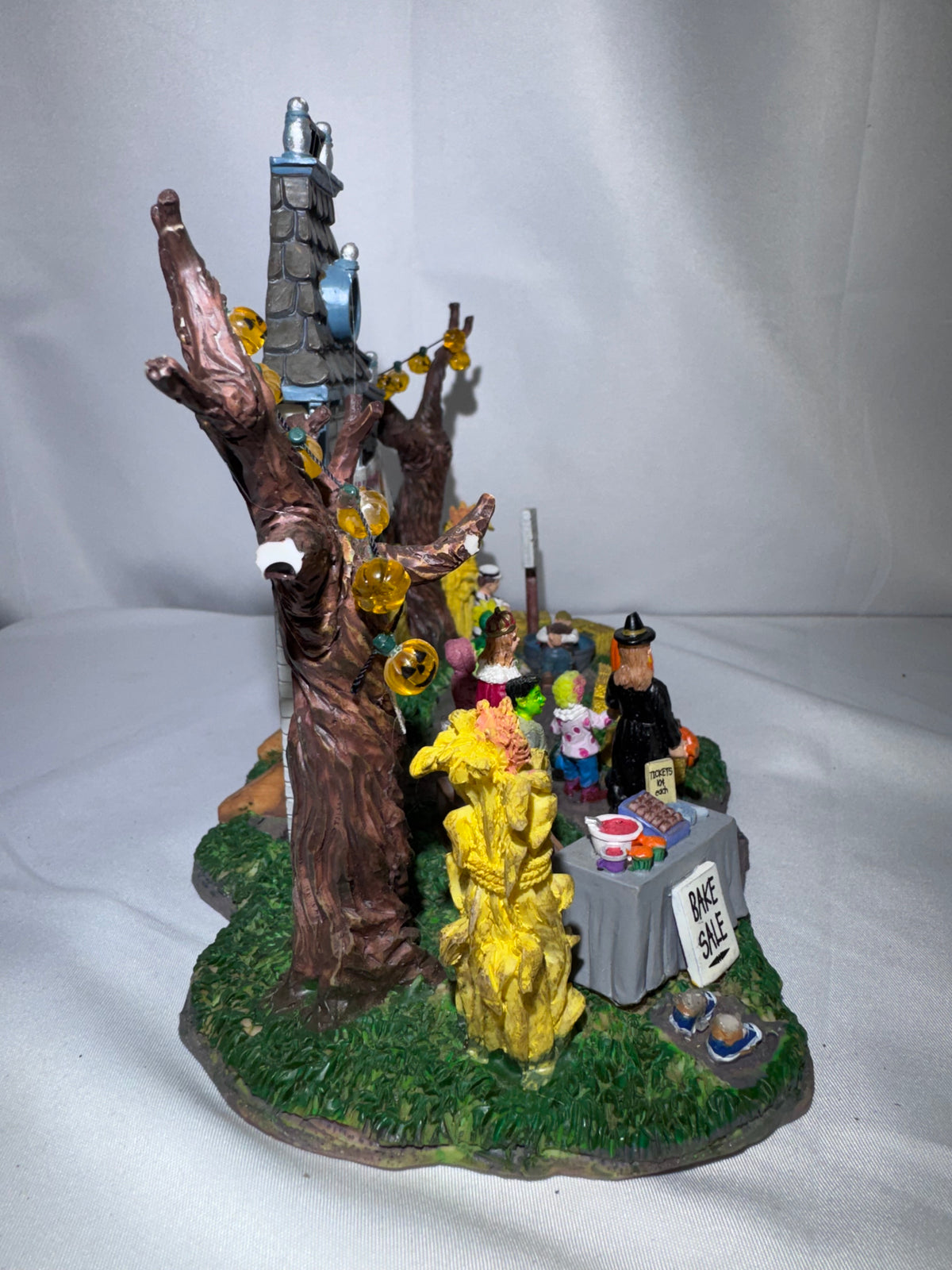 Lemax Spooky Town Halloween Festival #43422 — 2004 Retired Table Accent