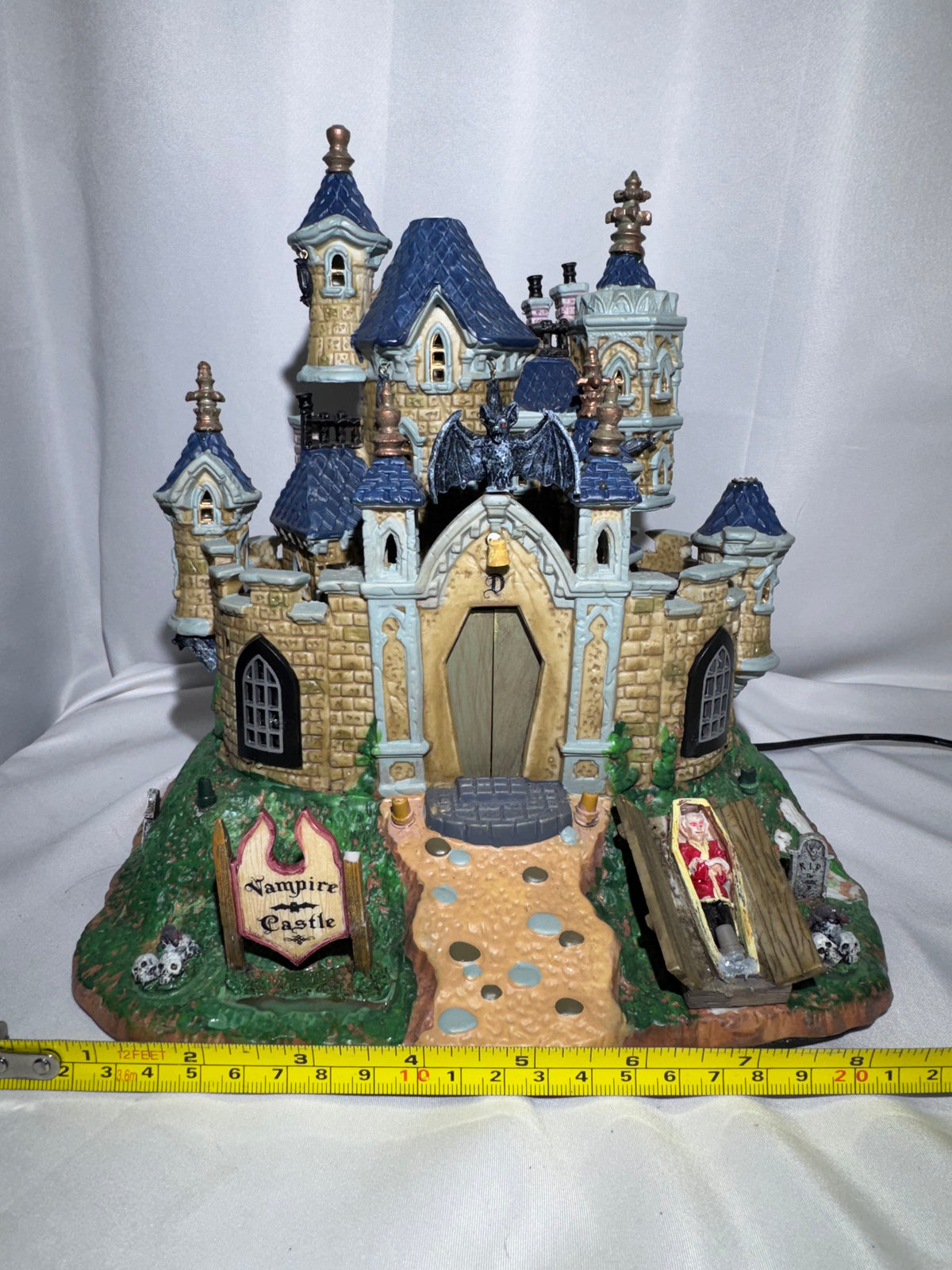 Lemax Spooky Town Vampire Castle #75498 – Retired 2007 Halloween Village – Animated & Lighted