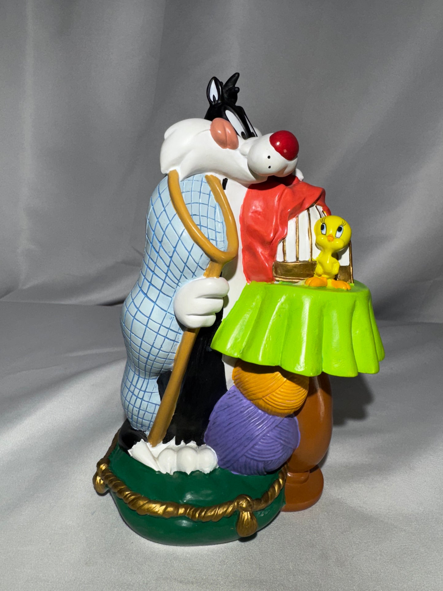 1997 Warner Bros Looney Tunes Sylvester Tweety Piggy Bank Resin Coin Bank 8” RARE