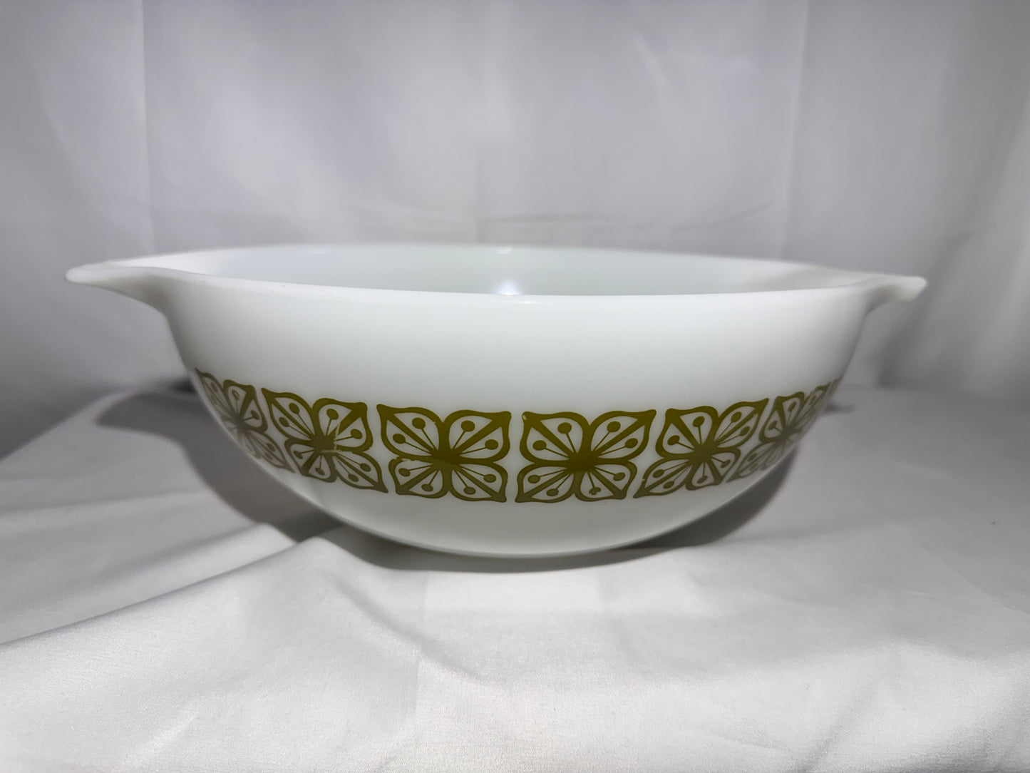 Vintage Pyrex 4 Qt Cinderella Mixing Bowl – Autumn Floral / Dutch Clover (Verde Square Flowers) – #444