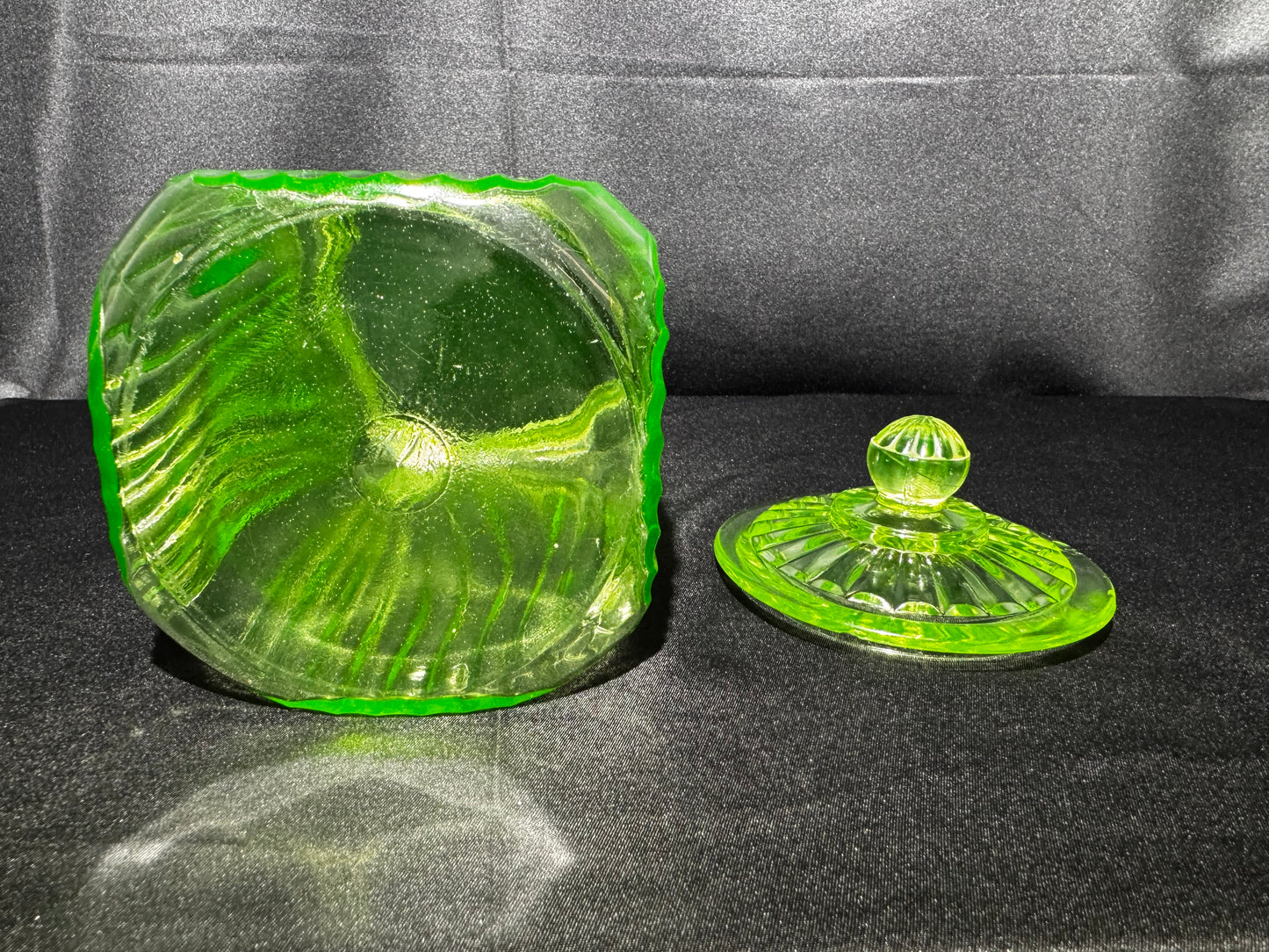 1930s Anchor Hocking Green Glass Kitchen Canister Original Lid Uranium Glass