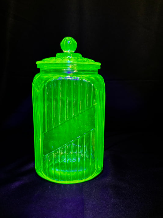 1930s Anchor Hocking Green Glass Kitchen Canister Original Lid Uranium Glass