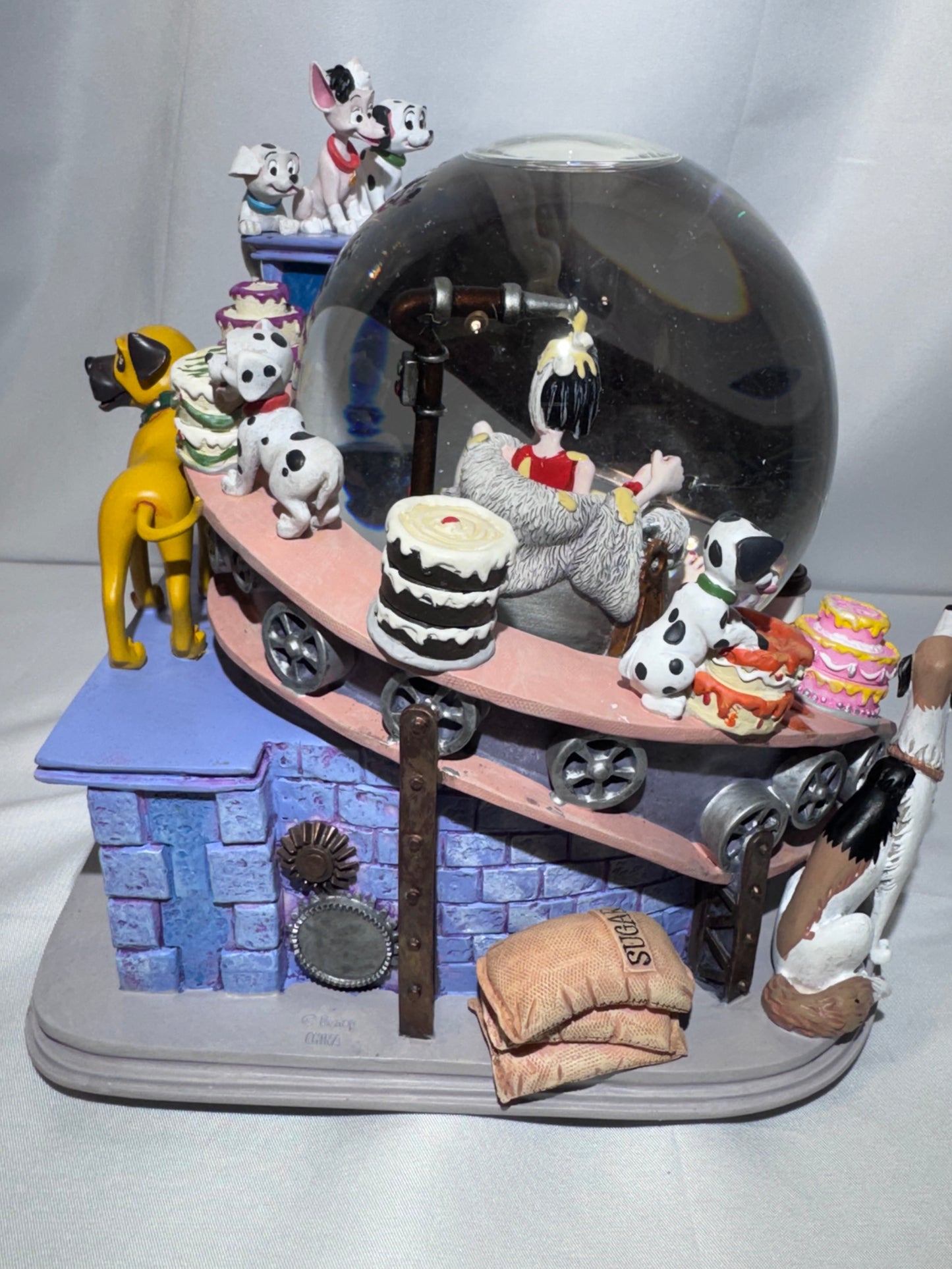 Disney 101/102 Dalmatians Cake Fiasco Musical Snow Globe Cruella Retired w/ Box