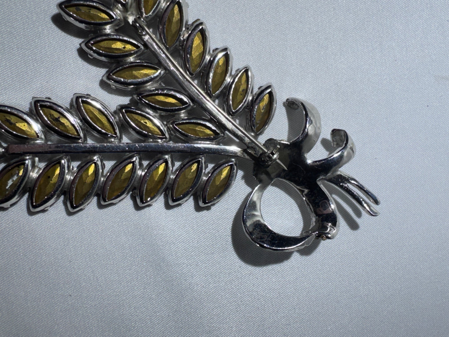 Vintage Silver-Tone Wheat Sheaf Leaf Spray Brooch – Smoky Grey Navette Crystals & Bow