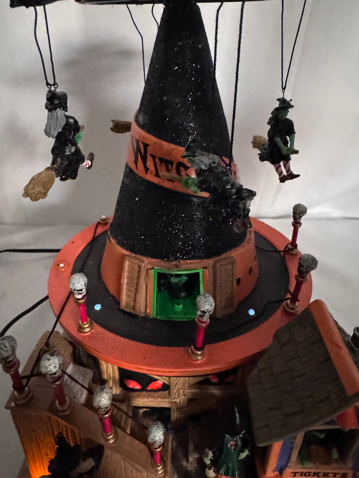 Lemax Spooky Town Witch’s Hat Carnival Ride #84744 – Retired 2008 – Halloween Village