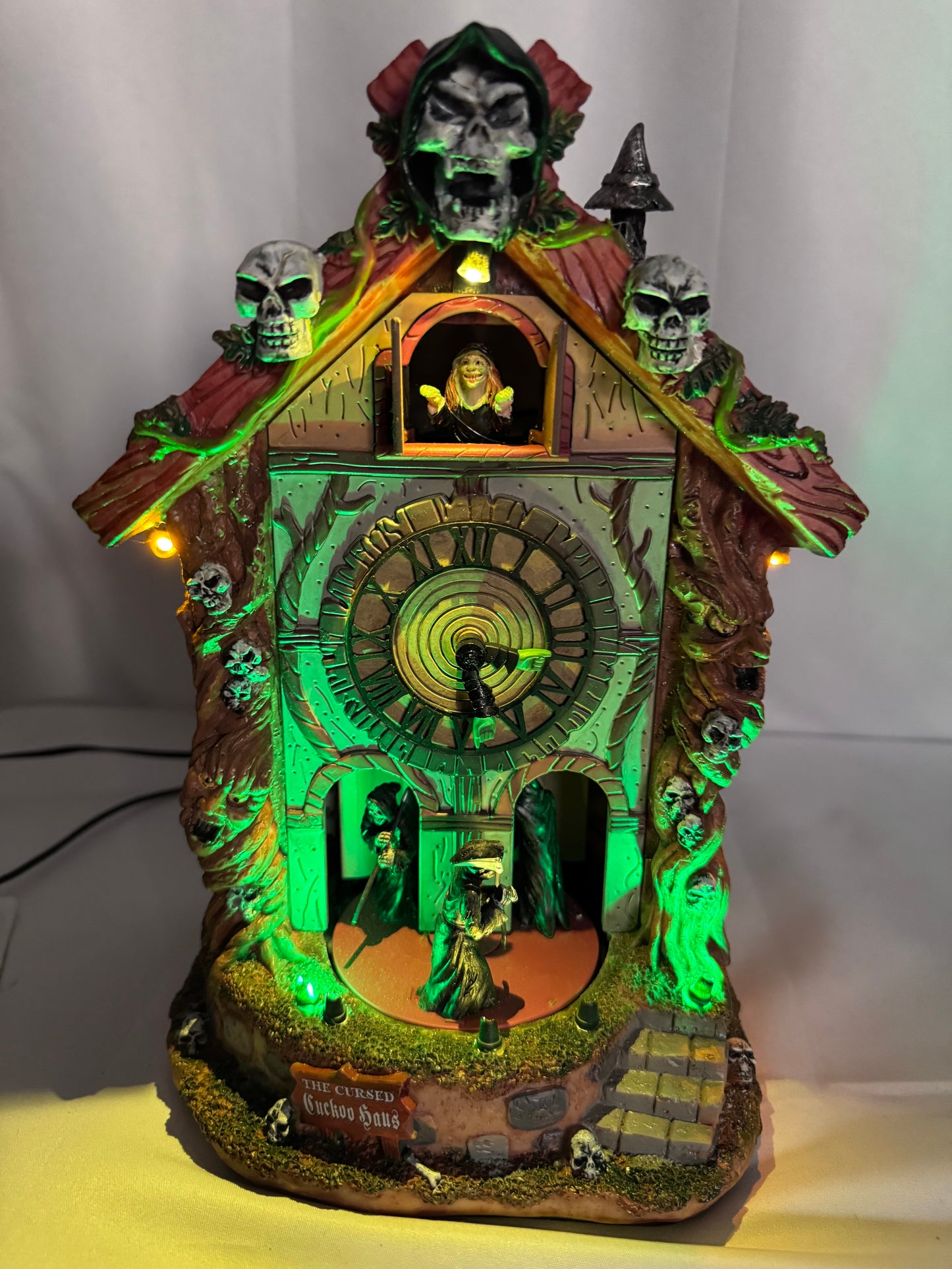 Lemax Spooky Town The Cursed Cuckoo Haus #95454 — 2019 — Animated & Lighted