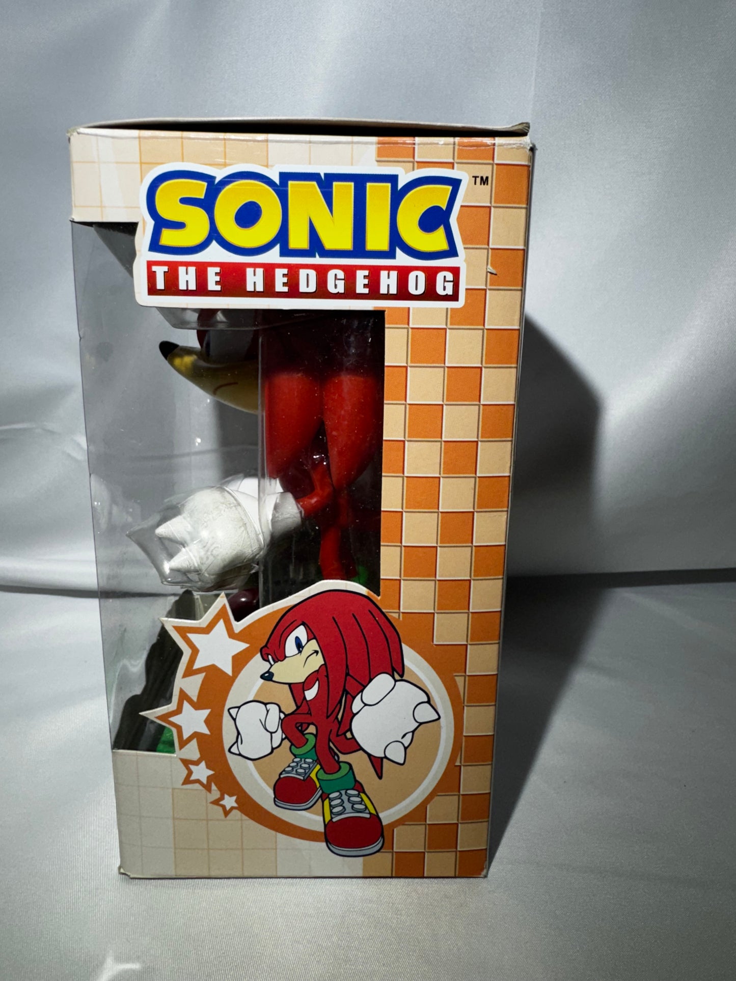 Funko Wacky Wobbler Knuckles the Echidna Bobble-Head Sonic the Hedgehog Figure