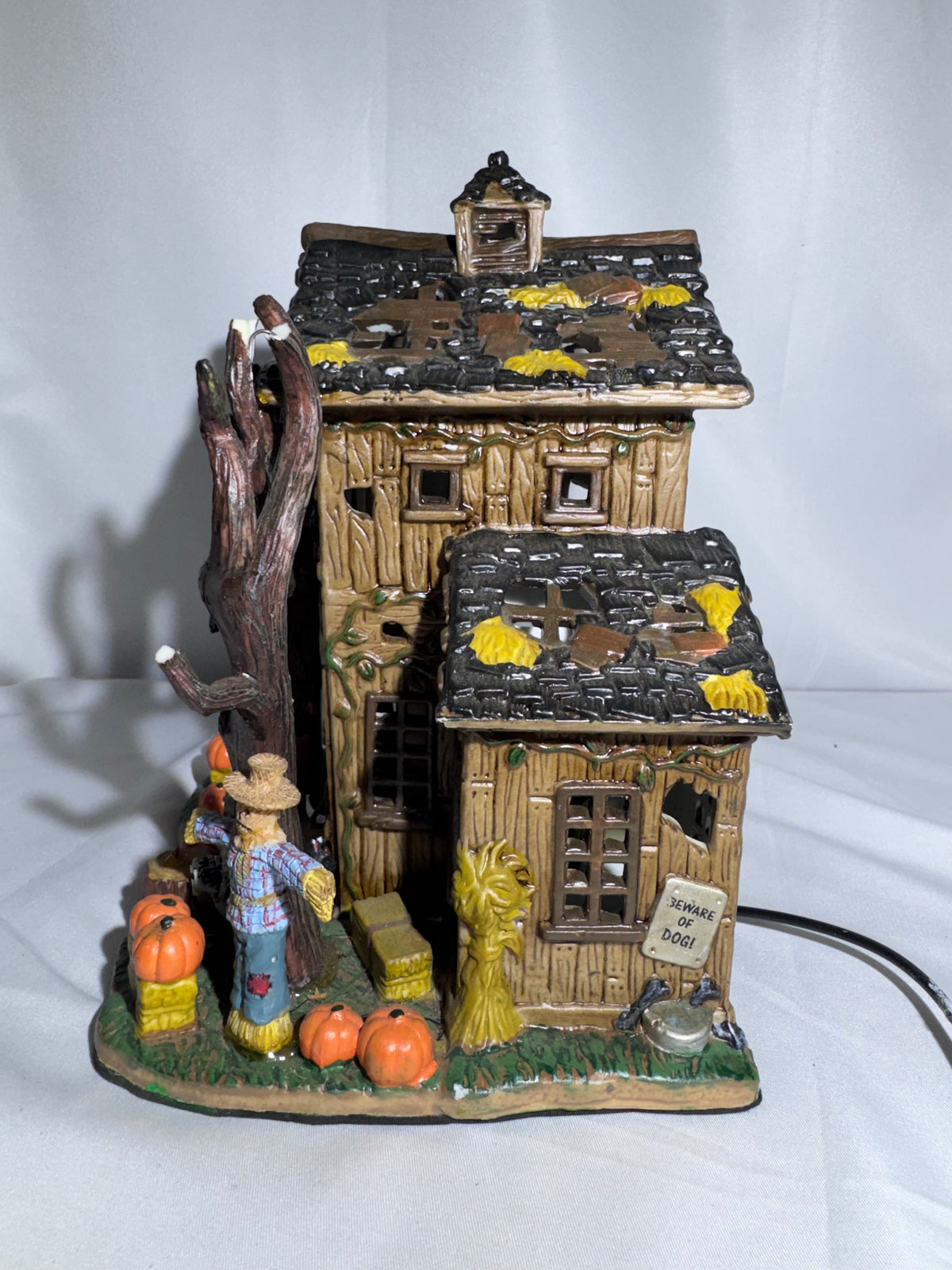 Lemax Spooky Town Creepy Barn #55222 — Retired 2005 Halloween Village Building