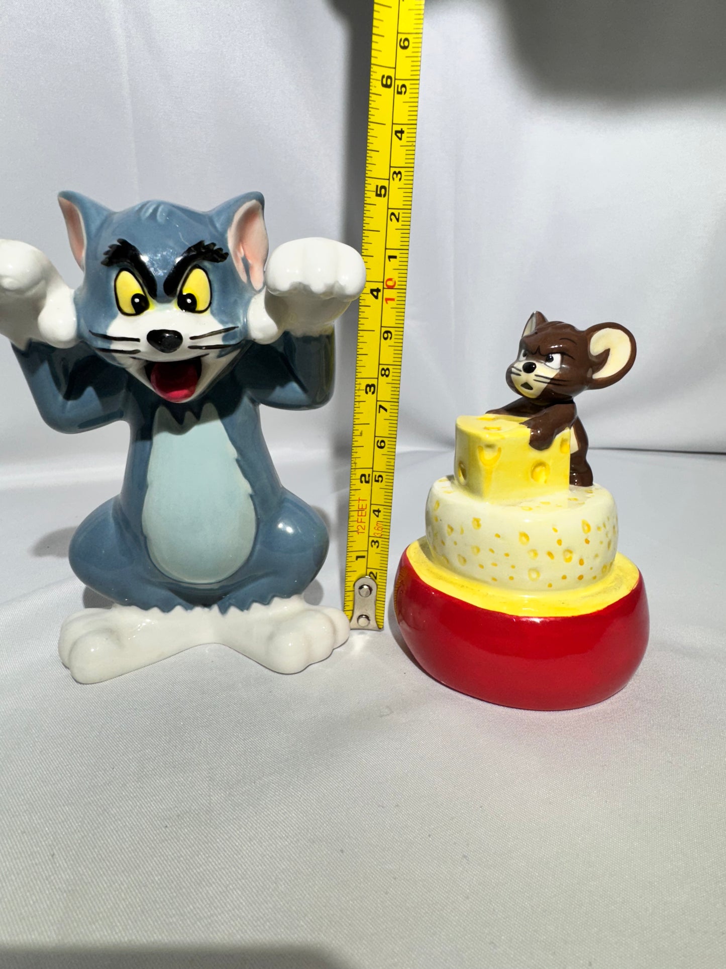 Vintage Tom and Jerry Salt & Pepper Shaker Set – 1998 Hanna-Barbera – T.E.C. – Original Stoppers