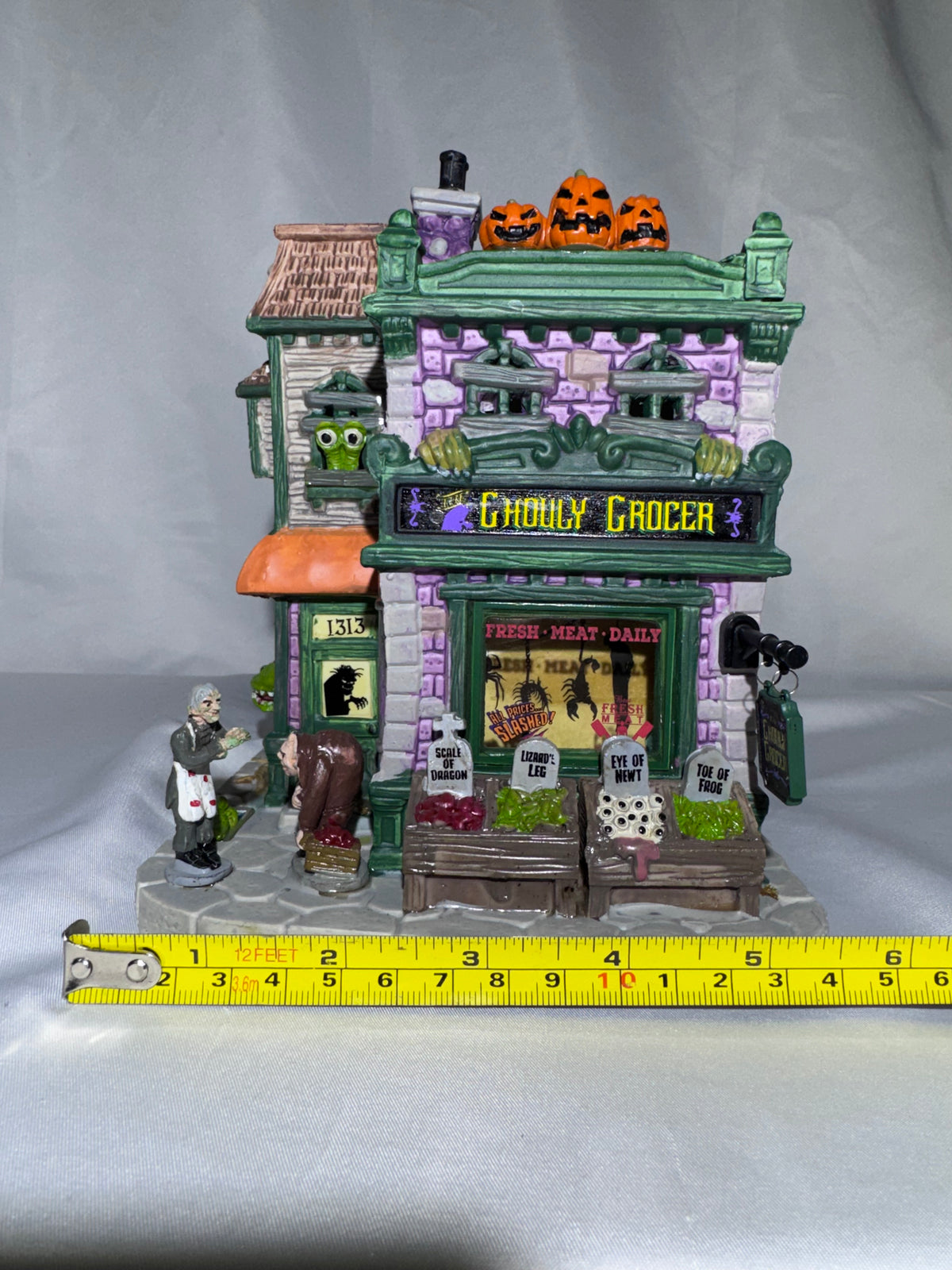 Lemax Spooky Town Ghouly Grocer #95458 – 2019 – Lighted Porcelain Building – Original Box