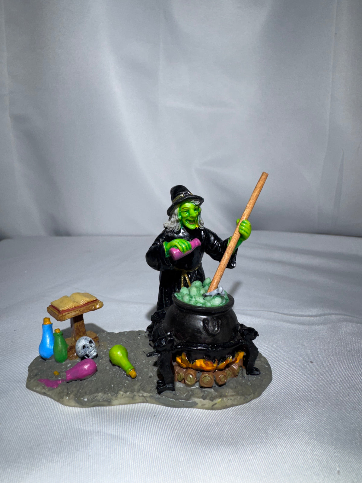 Lemax Spooky Town “The Witch’s Cauldron” #42840 — Halloween Village Figurine