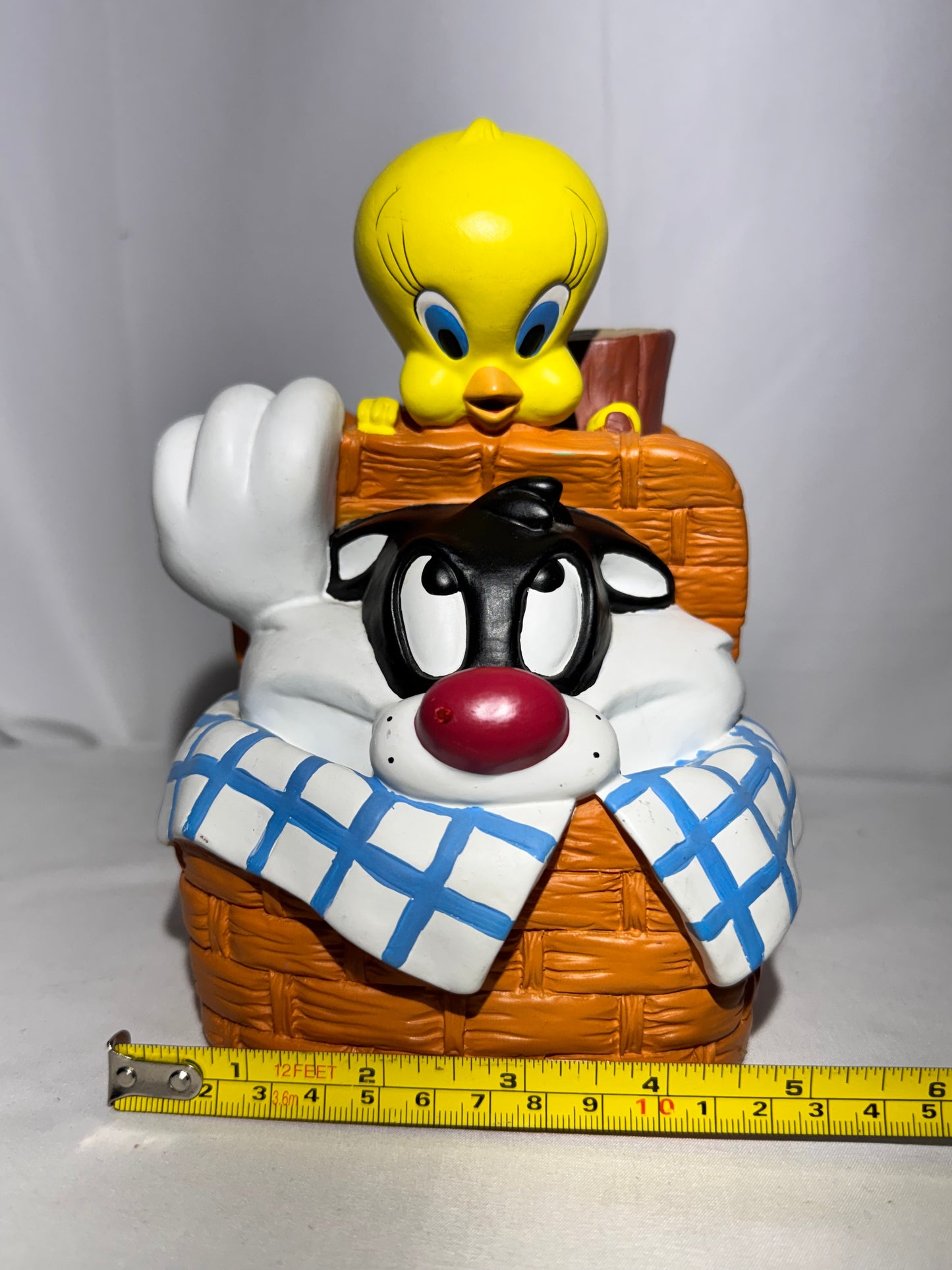 Vintage 1999 Warner Bros Looney Tunes Tweety & Sylvester Picnic Basket Piggy Bank