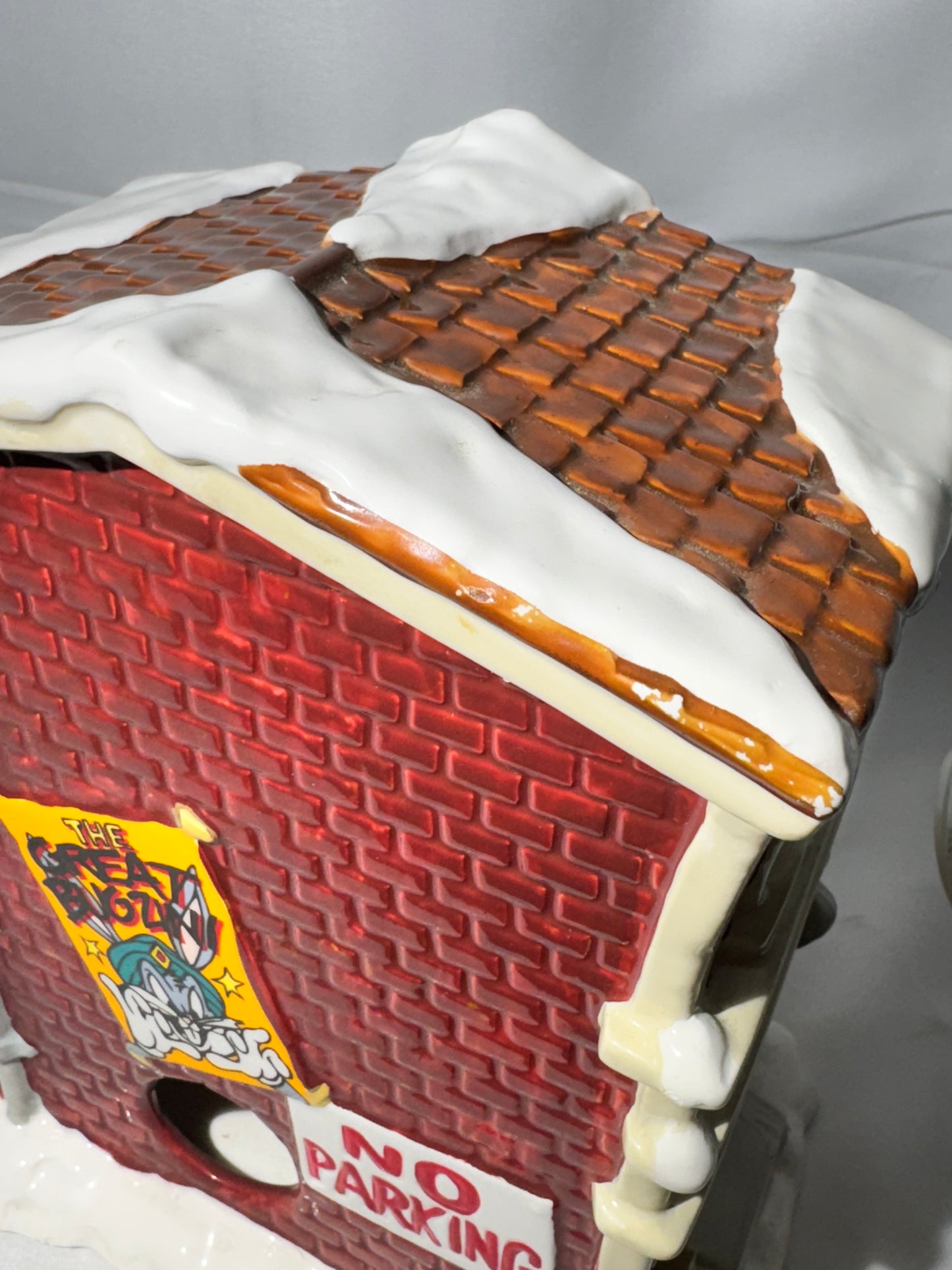 Vintage 1996 Looney Tunes Village Theater – Light-Up Christmas Display – Warner Bros. w/ Original Box