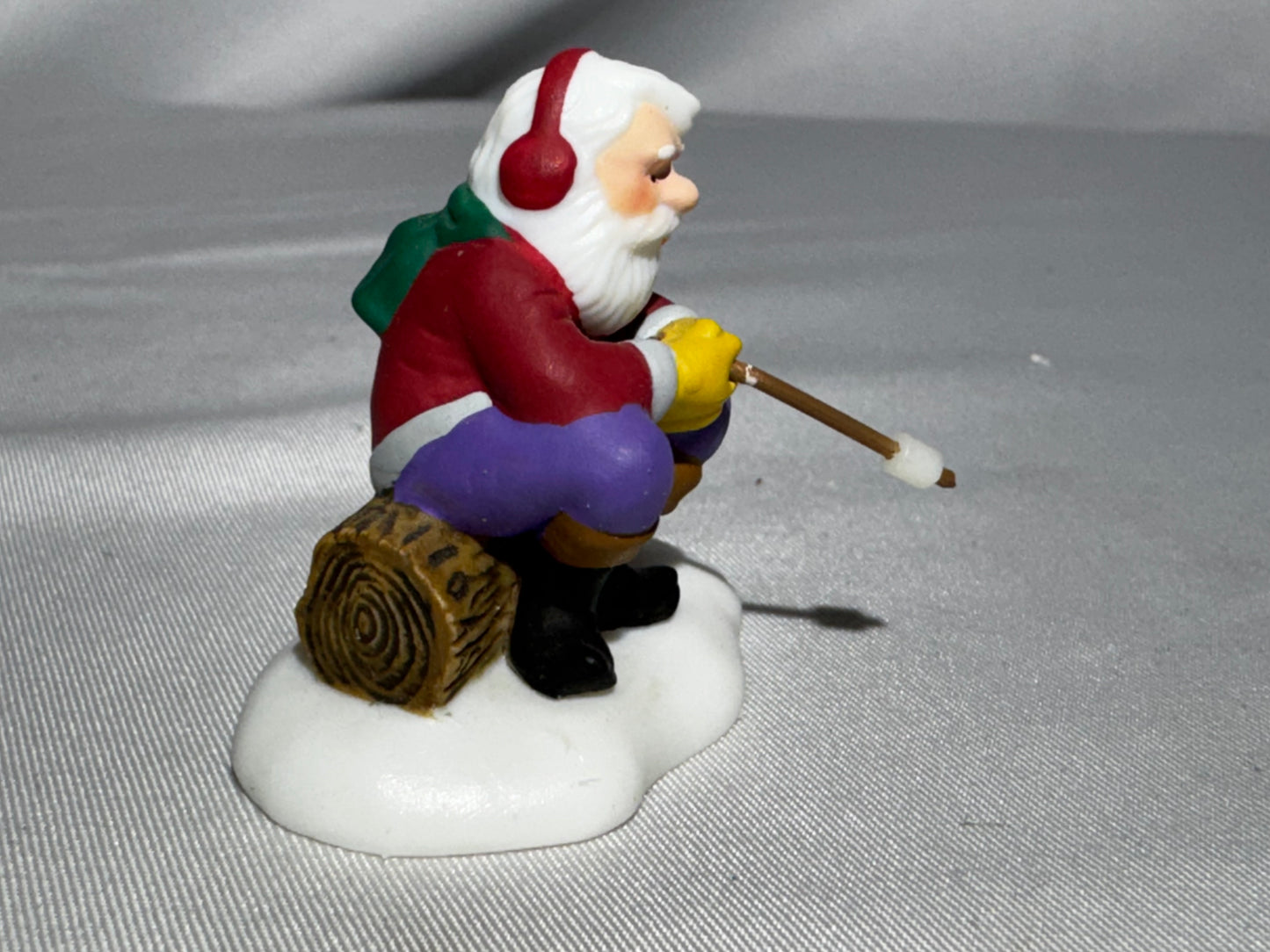 Department 56 North Pole Series – Marshmallows Around the Campfire #56.56712