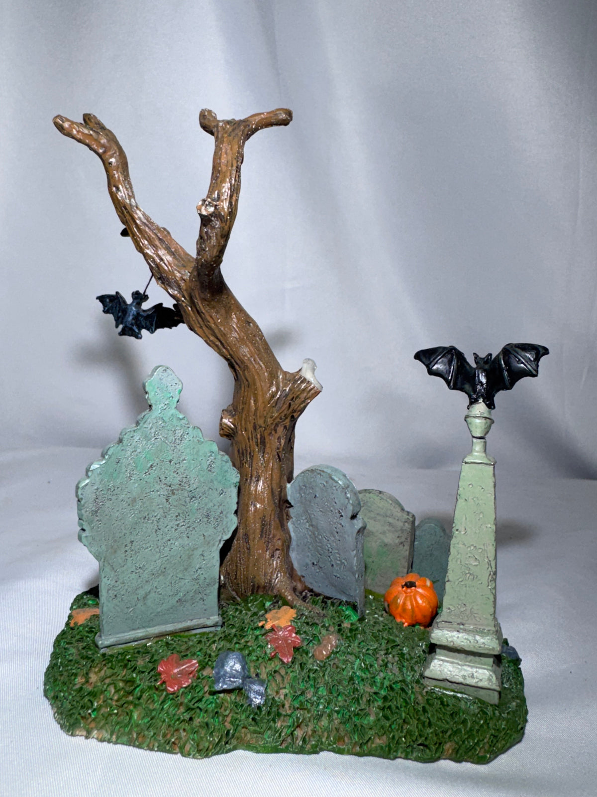 Lemax Spooky Town Vampire Tree Table Accent #73602 – 2007 – Retired – Damaged