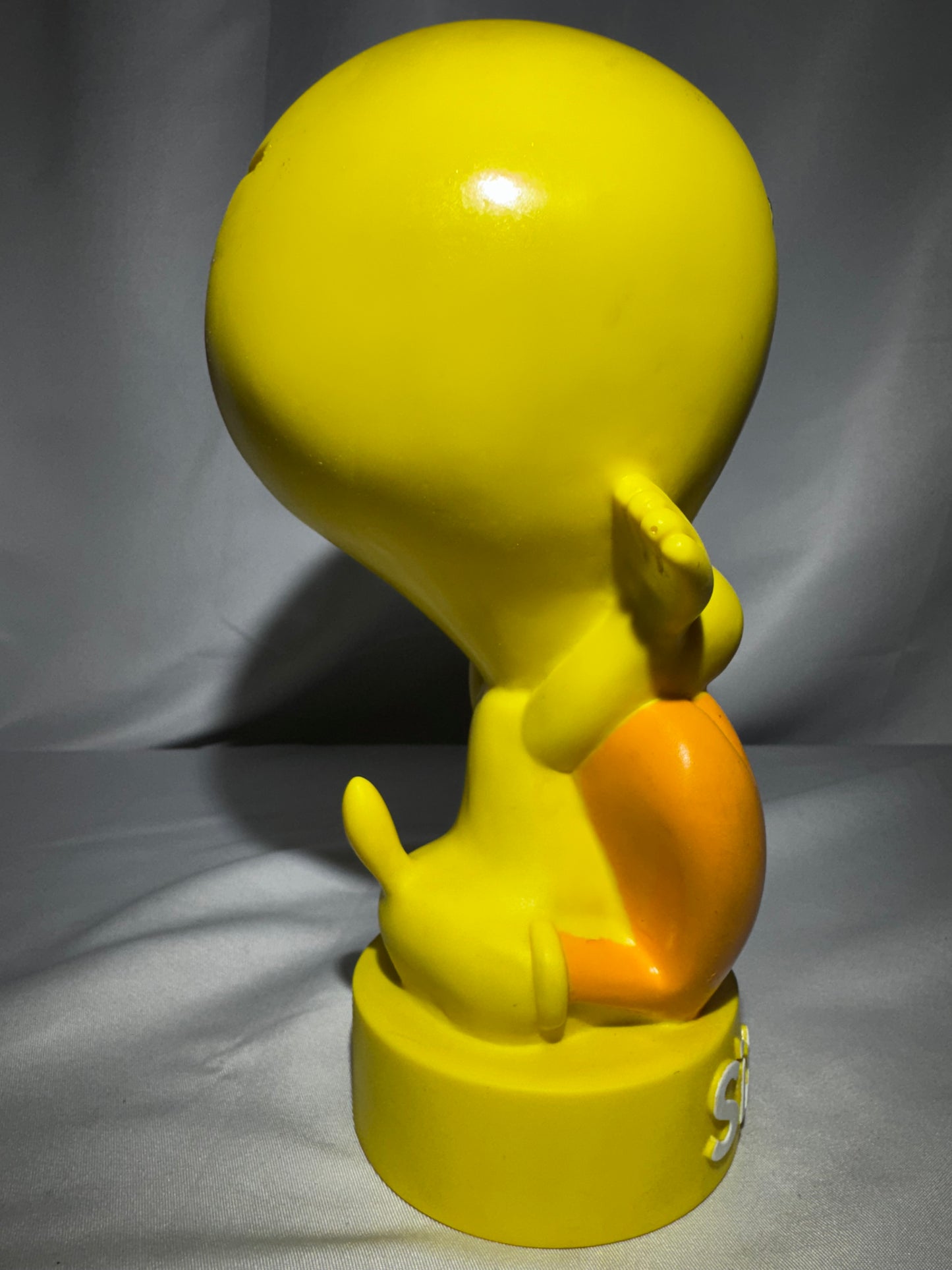 1996 Six Flags Warner Bros Tweety Bird Piggy Bank Resin Plastic Coin Bank 7.5” Vintage