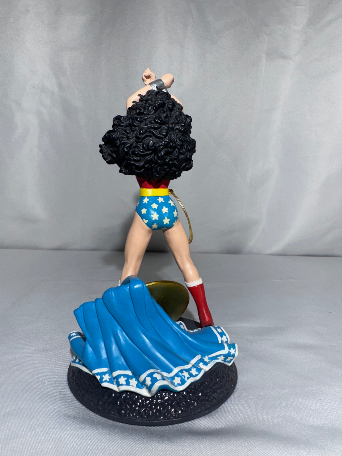 Hallmark 1996 DC Super Heroes Modern Era Wonder Woman Figurine – “Warrior of Strength and Wisdom”