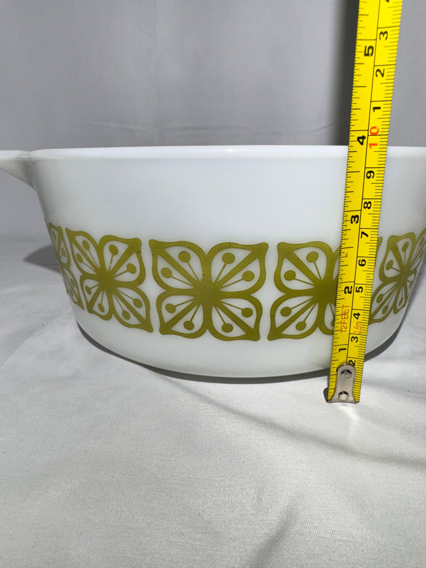 yrex 475B – 2.5 Quart casserole dish – Verde Square Flower