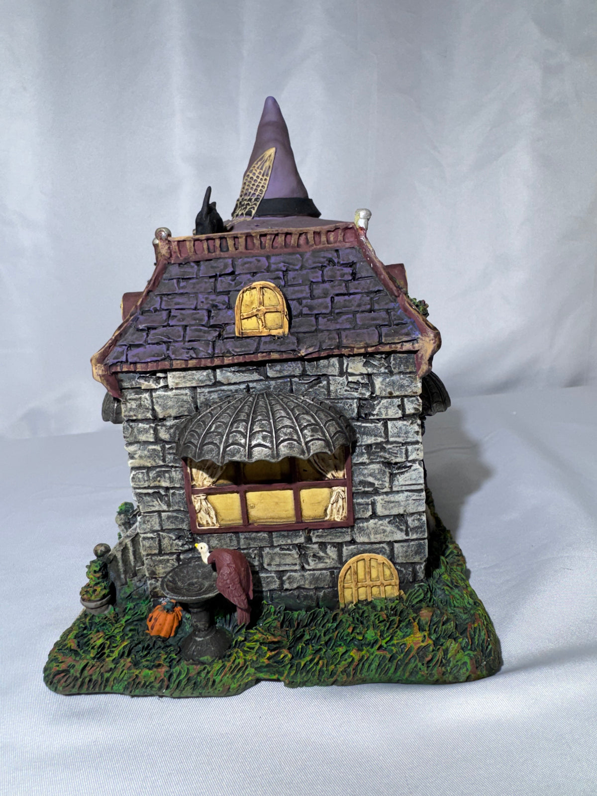 Hawthorne Village The Munsters Lily’s Costume Shop – A2296 – 2005 Halloween Village