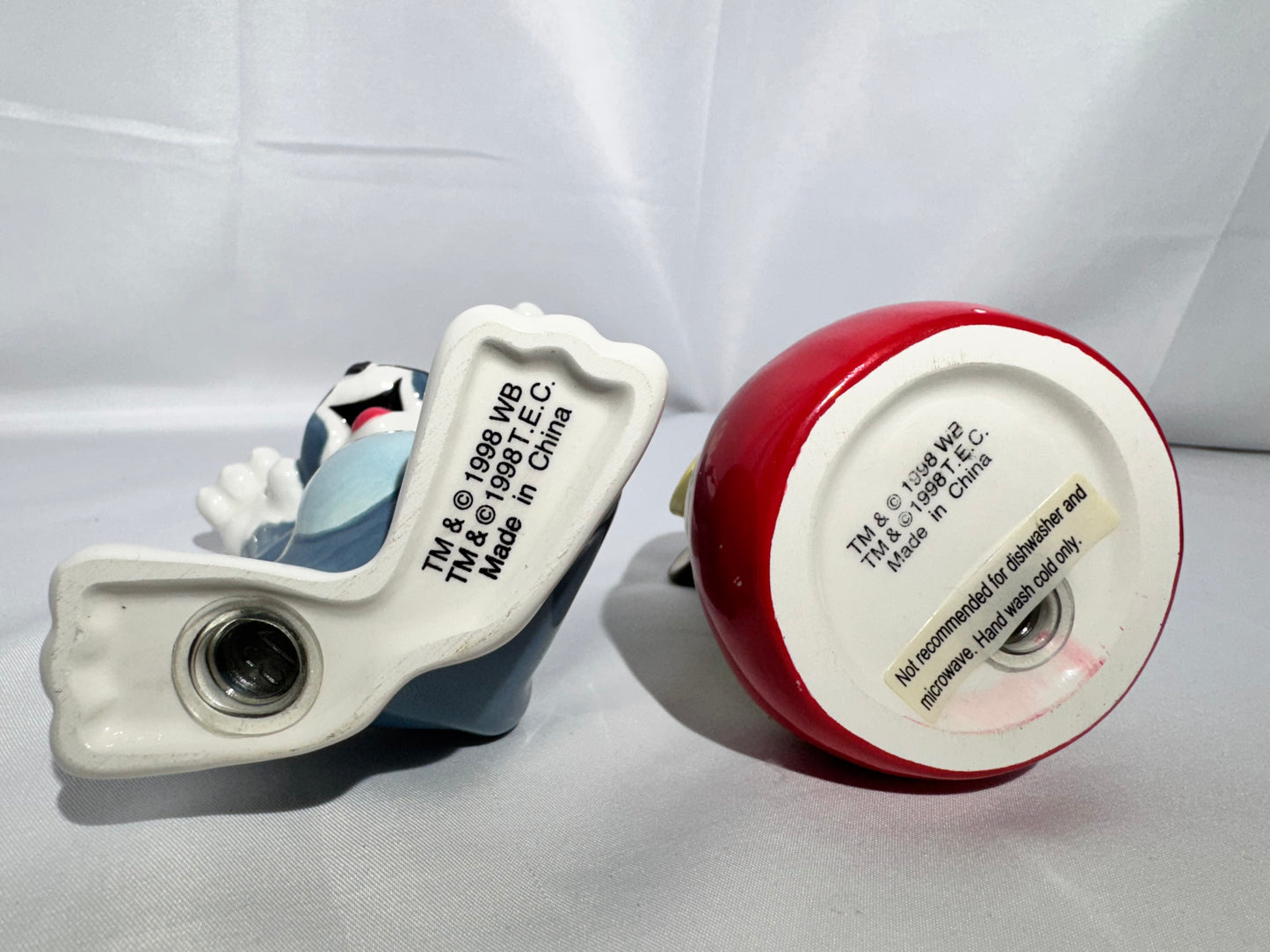 Vintage Tom and Jerry Salt & Pepper Shaker Set – 1998 Hanna-Barbera – T.E.C. – Original Stoppers