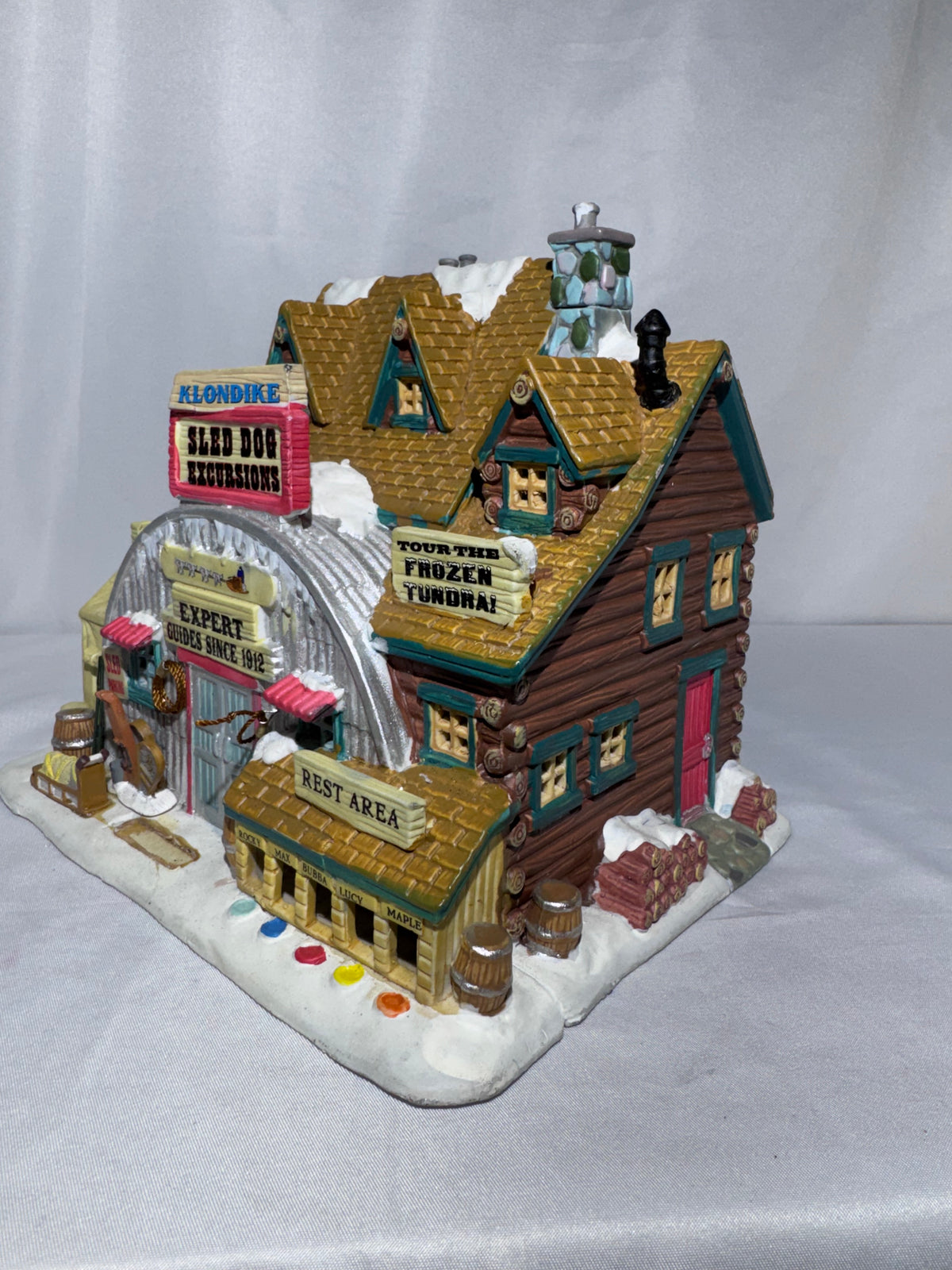 Lemax Klondike Sled Dog Excursions #95844 – 2009 Retired Christmas Village Lighted Building- read