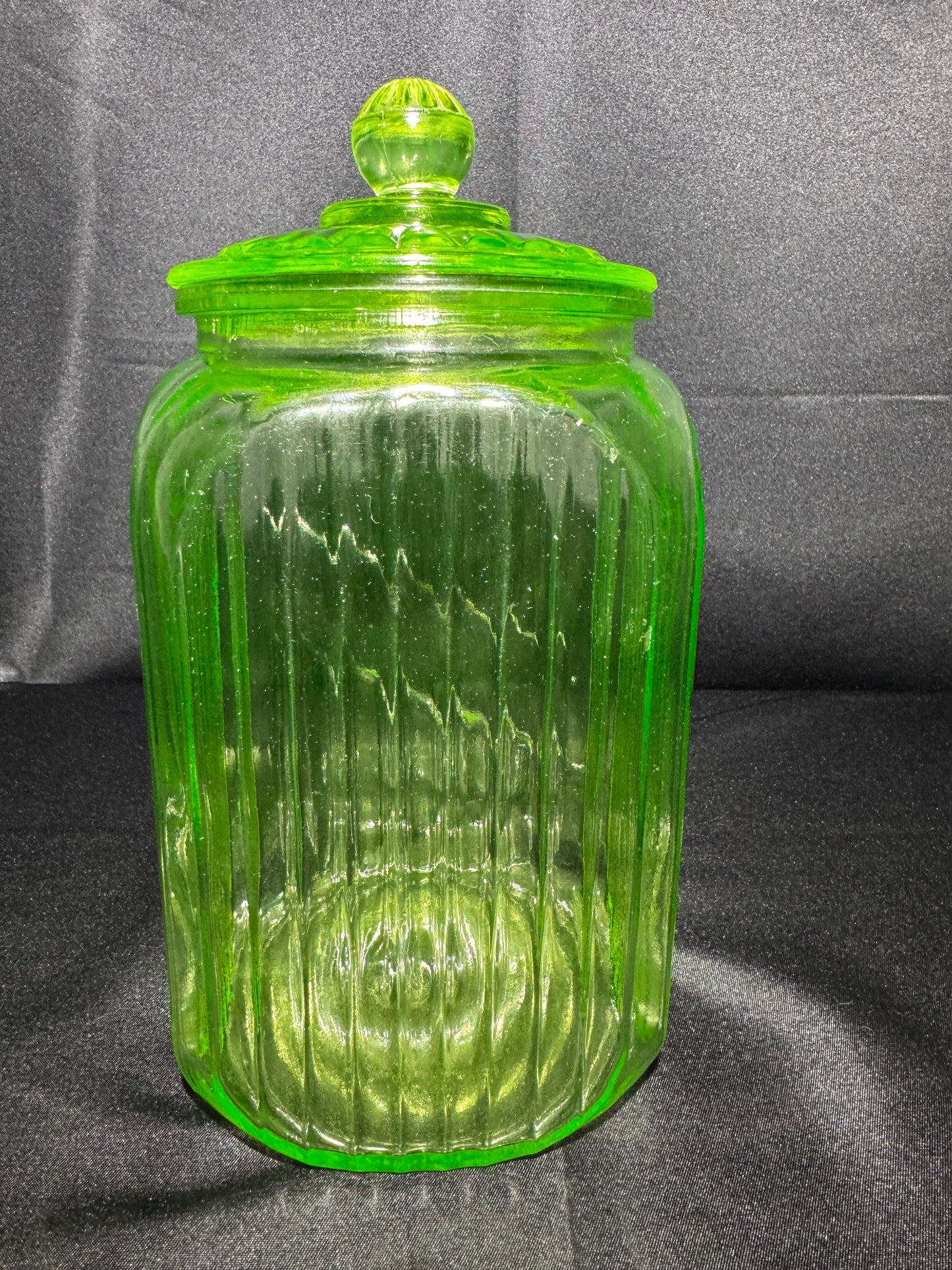 1930s Anchor Hocking Green Glass Kitchen Canister Original Lid Uranium Glass
