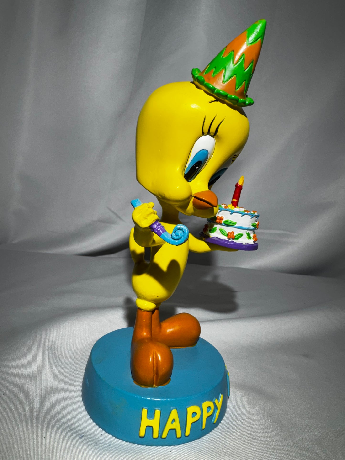 1995 Warner Bros. Studio Store Exclusive Tweety Bird Happy Birthday Bobble Head