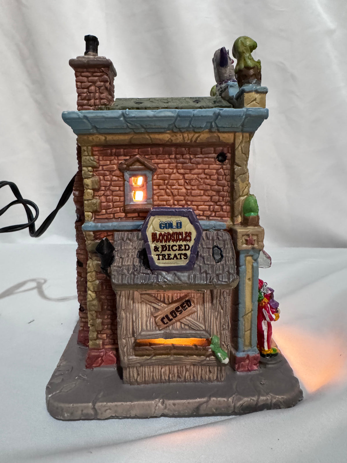 Lemax Spooky Town Frosty’s Ice Scream Shop #25370 – Retired 2012–2015 – Original Box