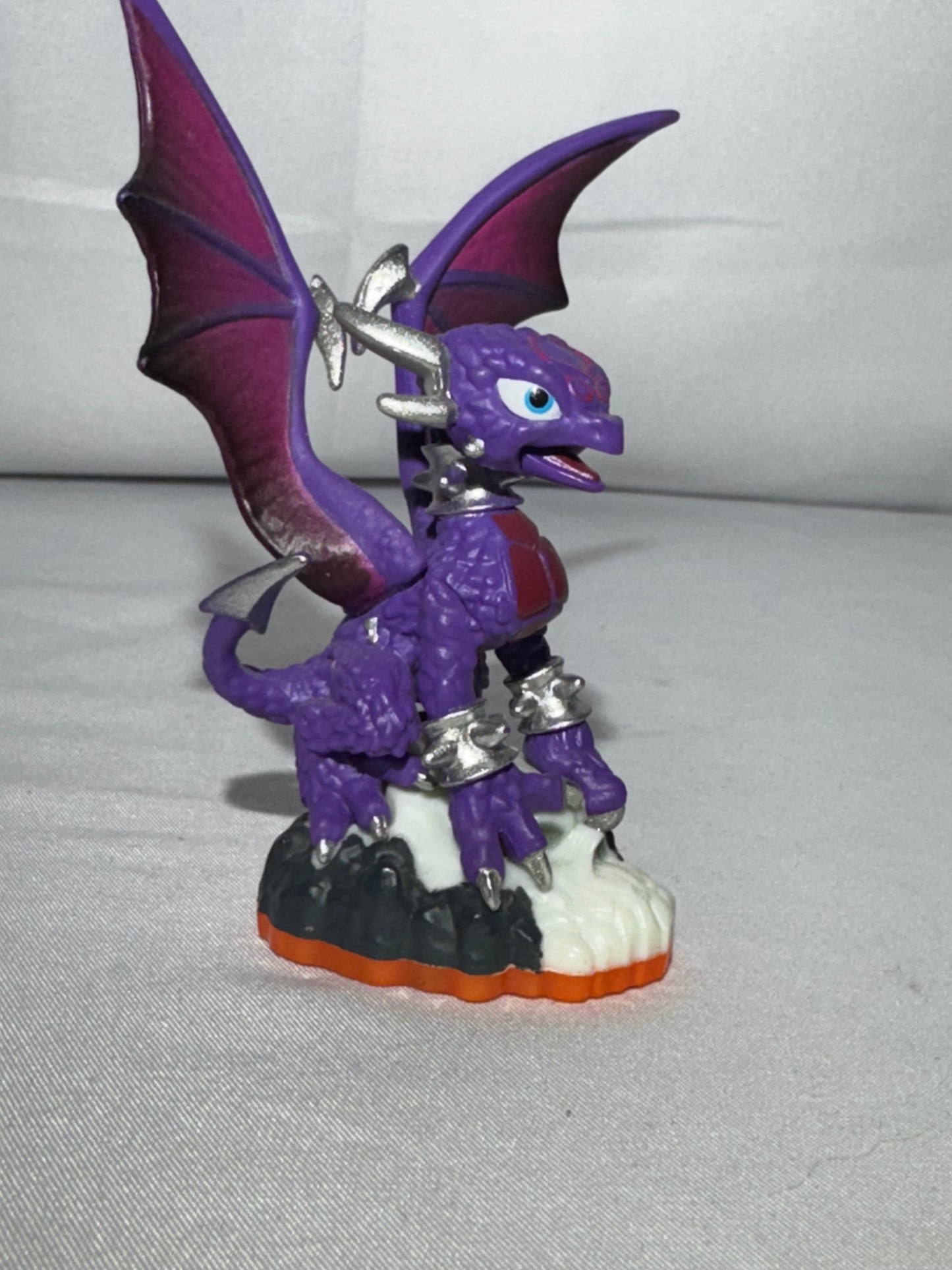 Skylanders Giants Cynder Series 2 Undead Dragon Figure Activision