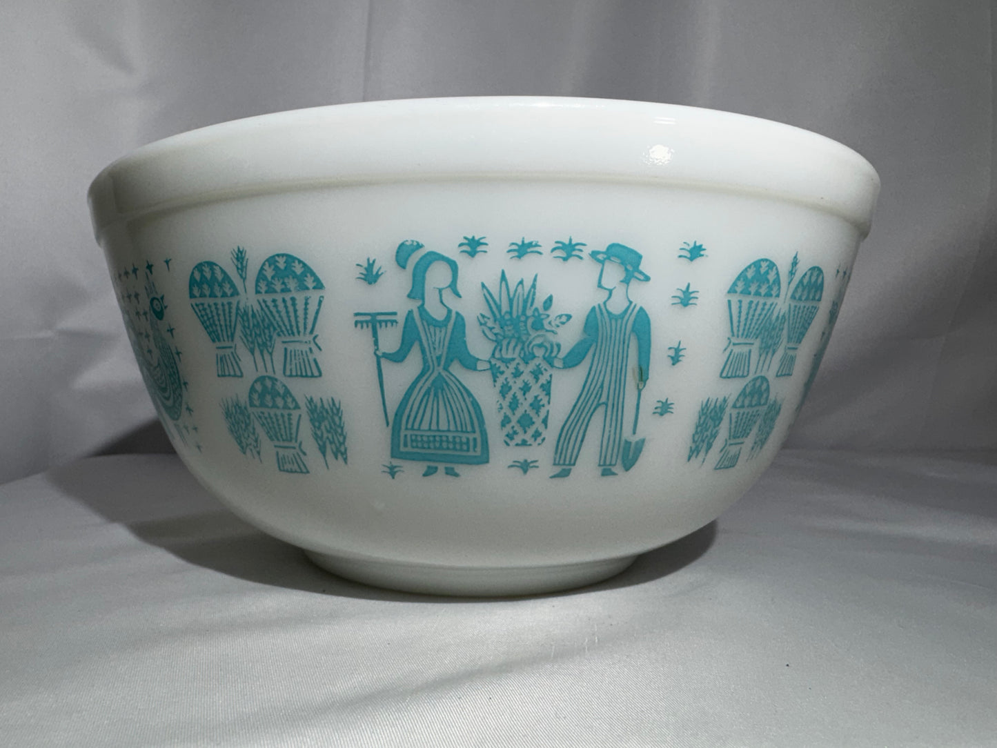 Rare Vintage Pyrex 403 Amish Butterprint Mixing Bowl – Reverse Pattern lady on the left– Turquoise on White