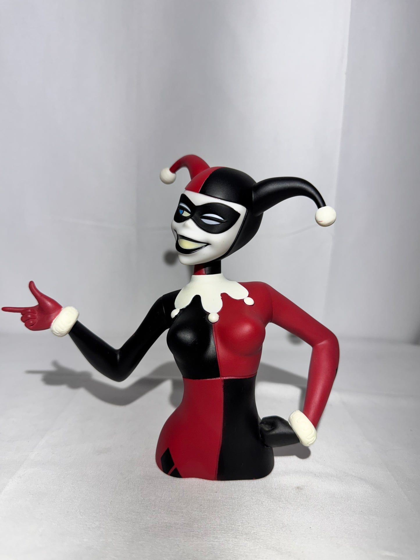 Harley Quinn Vinyl Bust Bank – Batman: The Animated Series – DC Comics / Warner Bros.